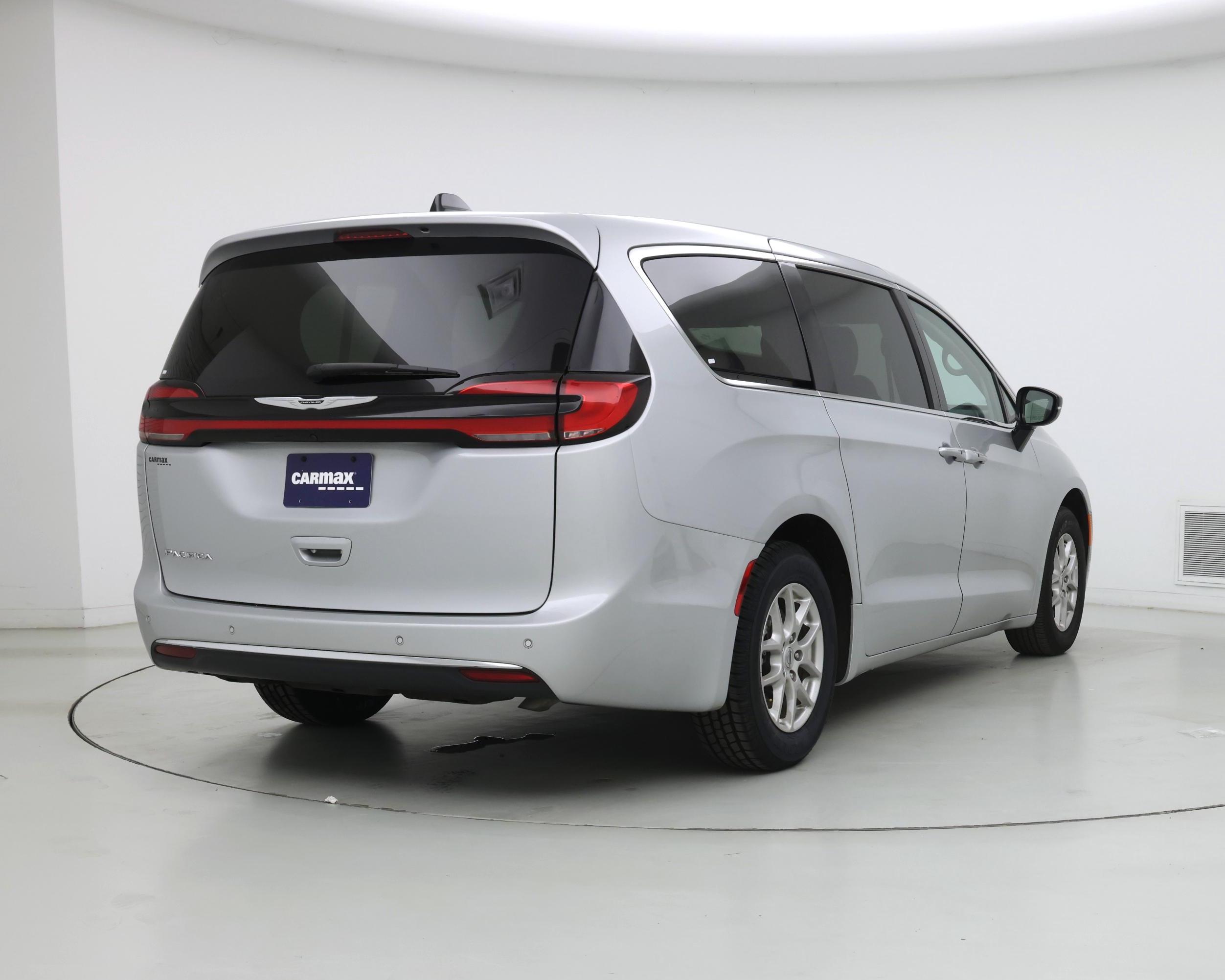 Thumbnail: 2024 Chrysler Pacifica - 8