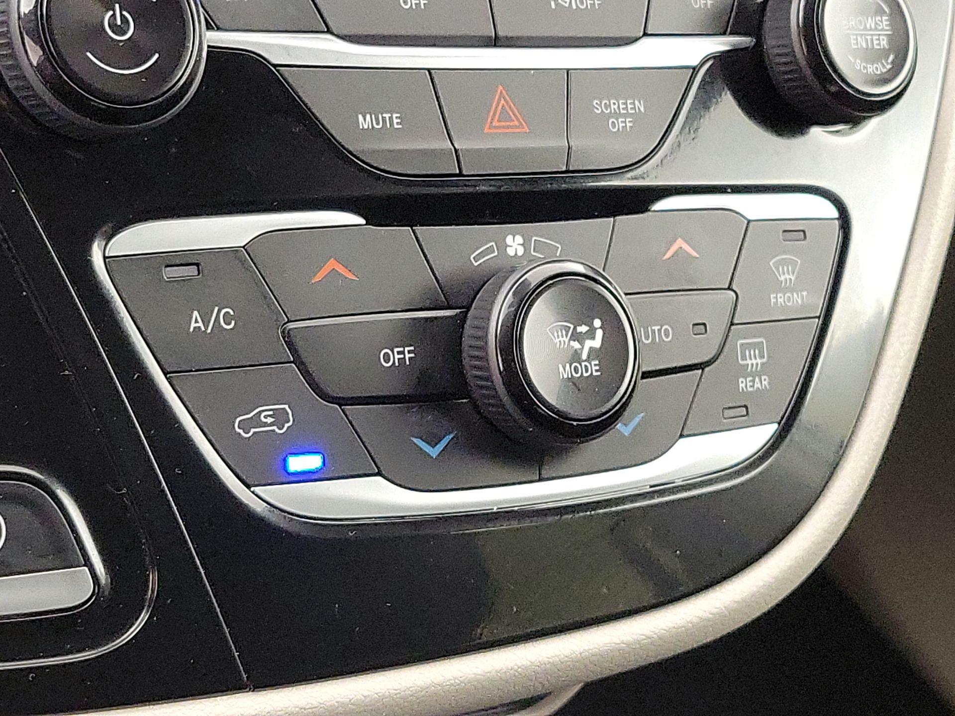 Thumbnail: 2024 Chrysler Pacifica - 16