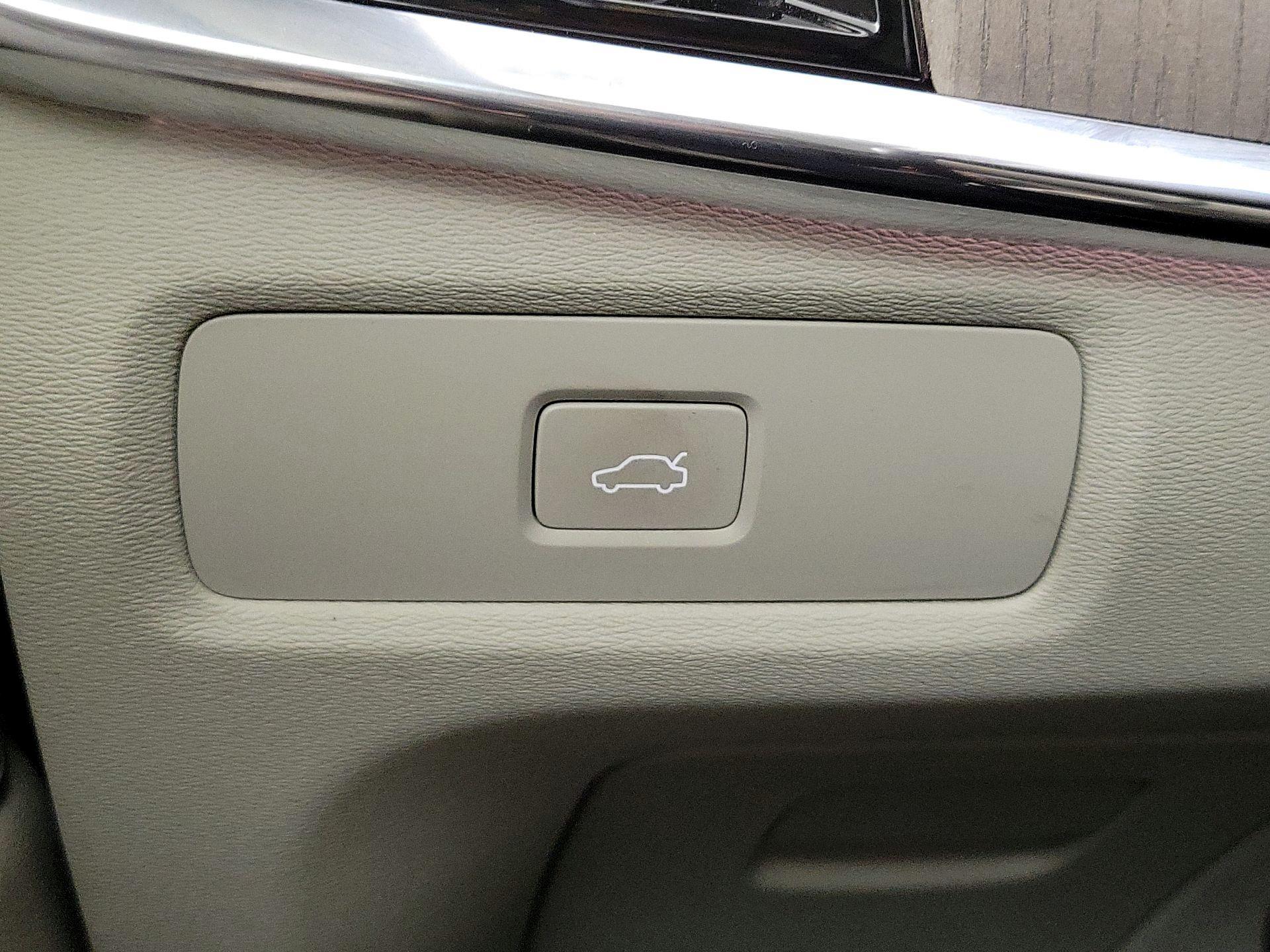 Thumbnail: 2023 Volvo S90 - 13