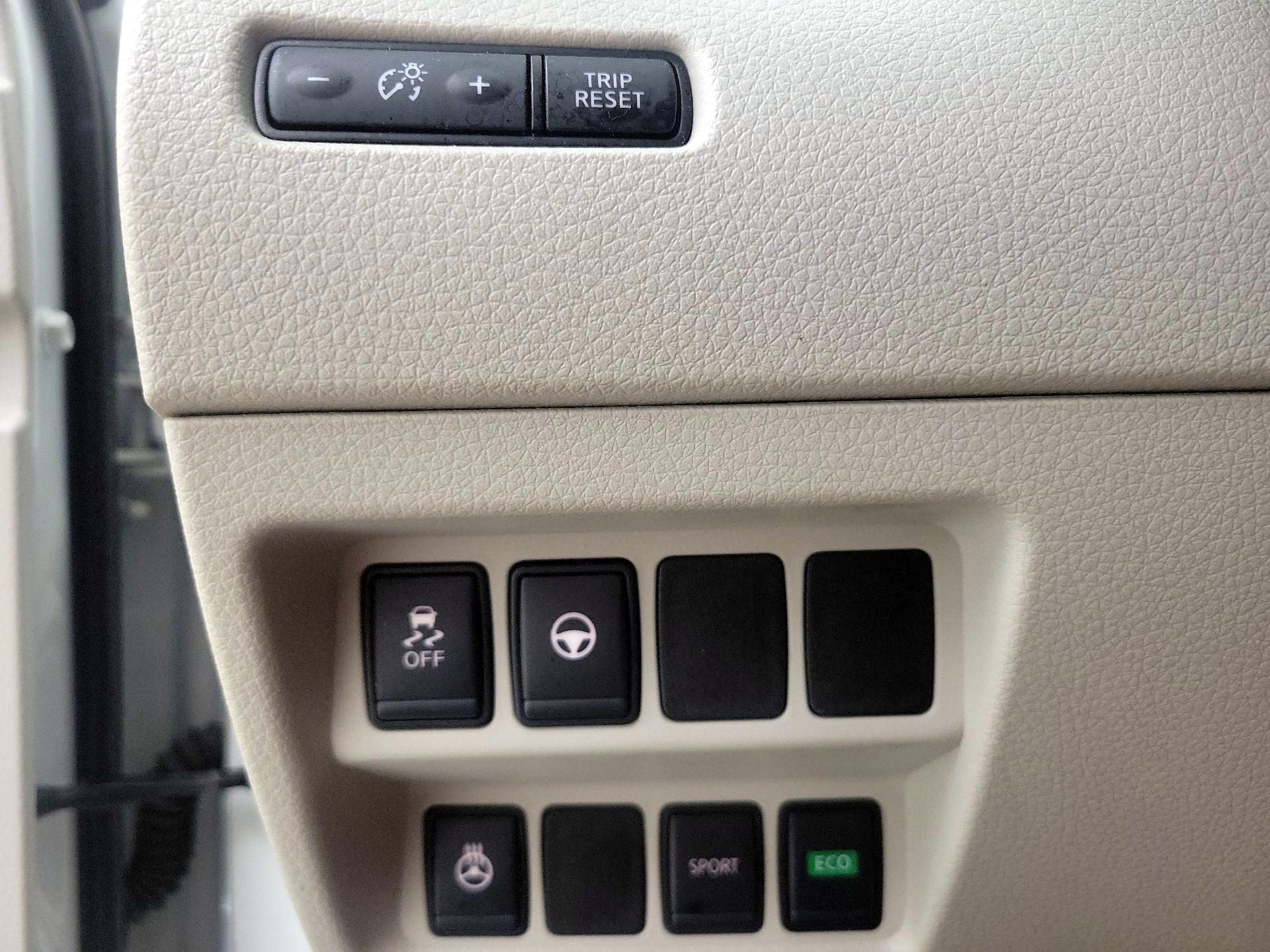 Thumbnail: 2020 Nissan Rogue Sport - 13