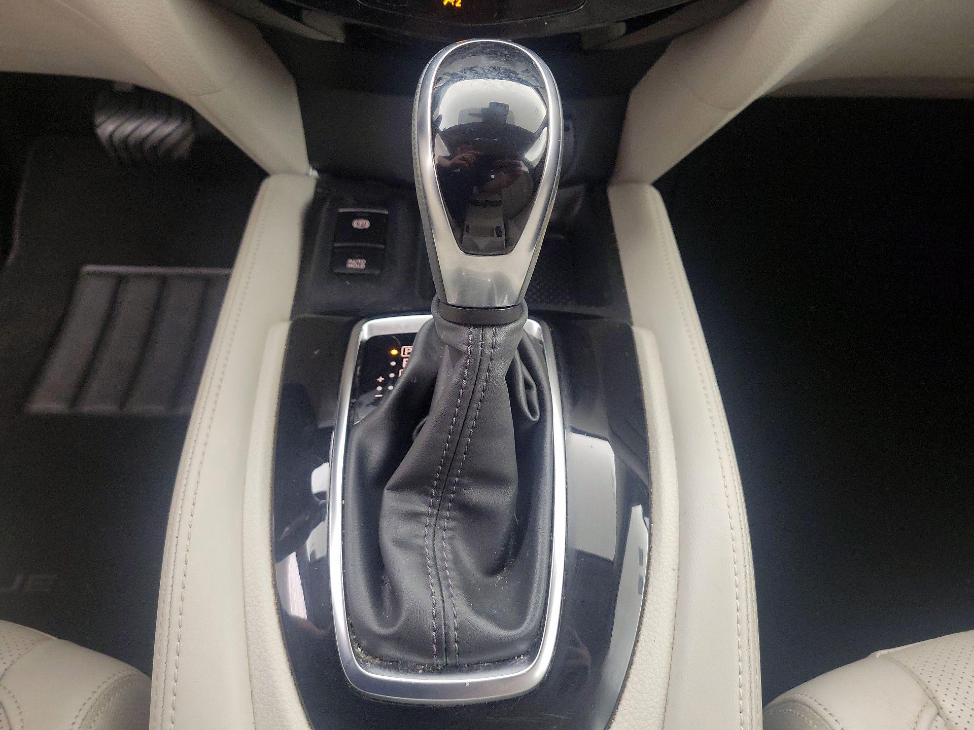 Thumbnail: 2020 Nissan Rogue Sport - 18