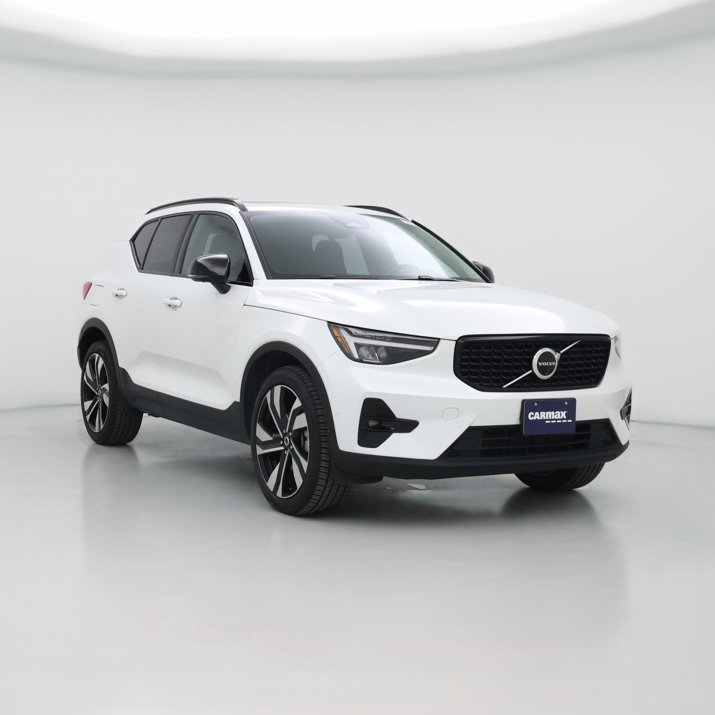 Thumbnail: 2025 Volvo XC40 - 1