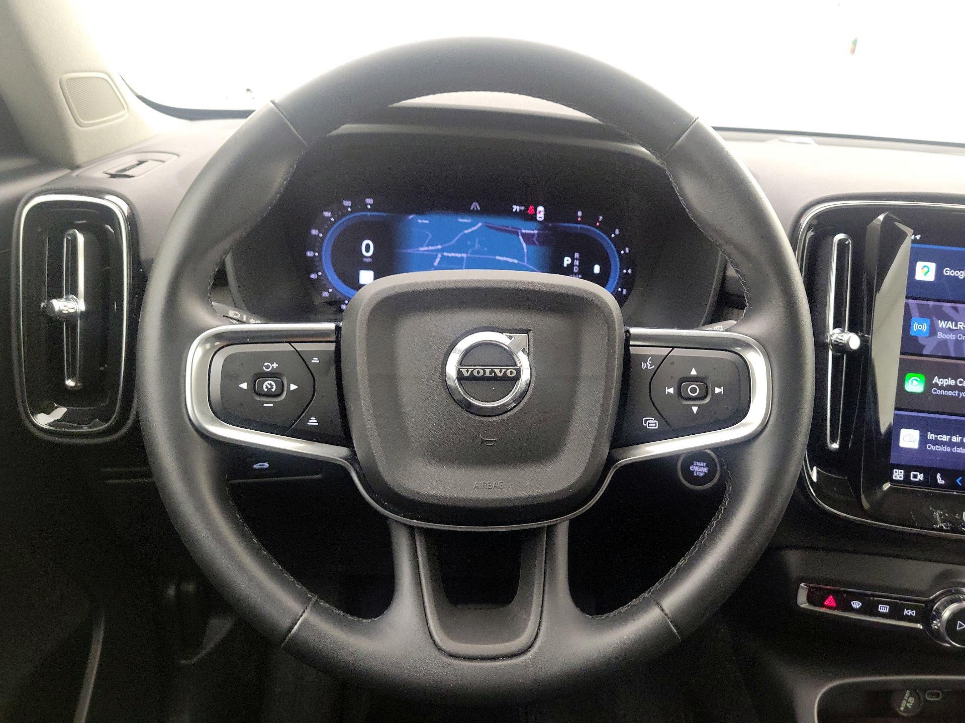 Thumbnail: 2025 Volvo XC40 - 10