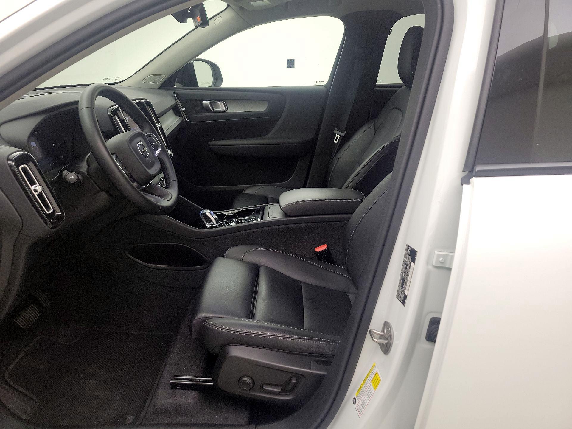 Thumbnail: 2025 Volvo XC40 - 11