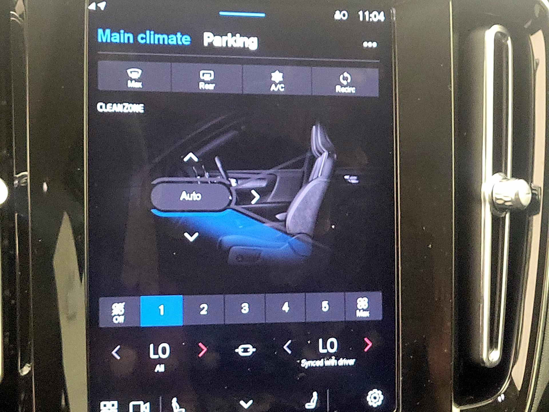 Thumbnail: 2025 Volvo XC40 - 17