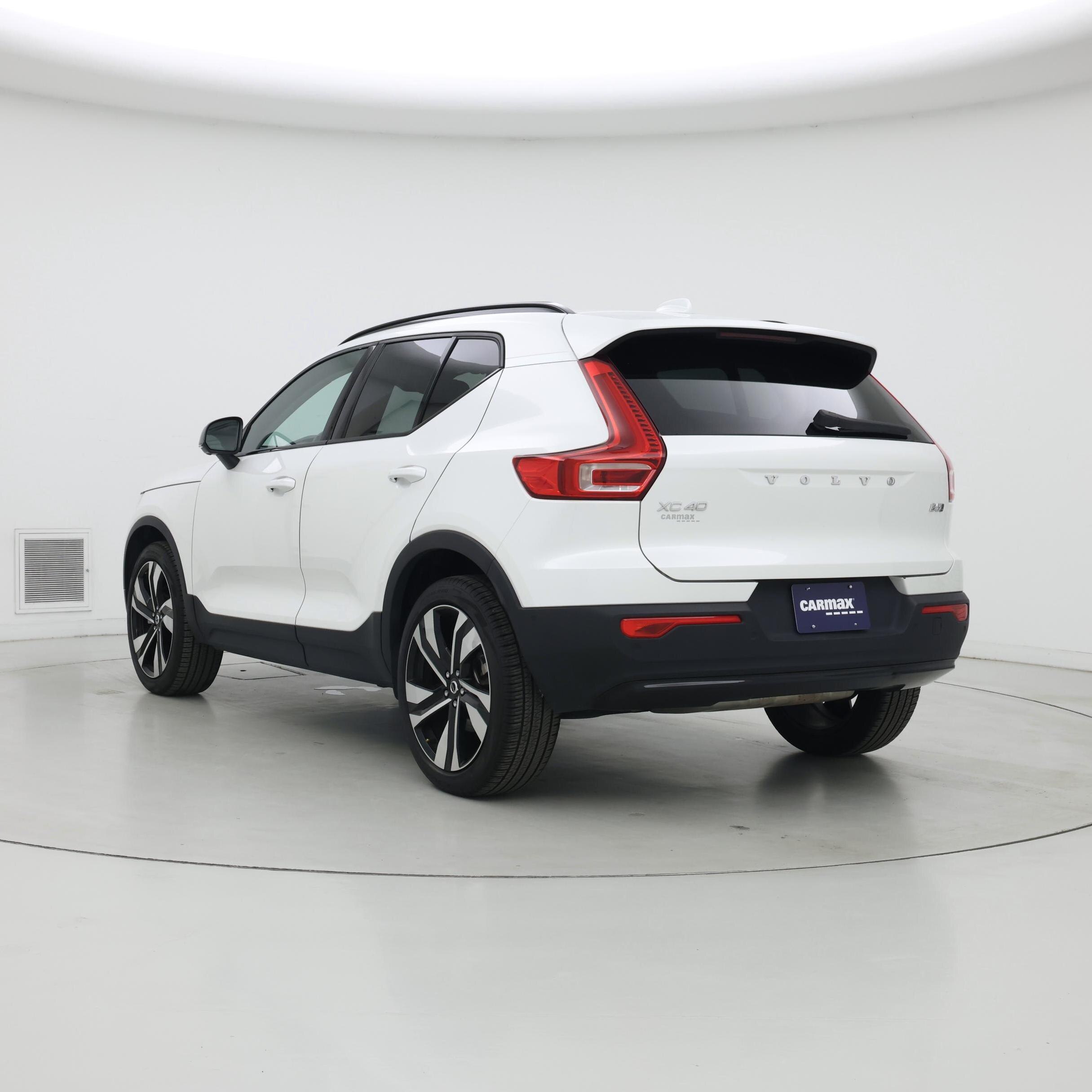 Thumbnail: 2025 Volvo XC40 - 2