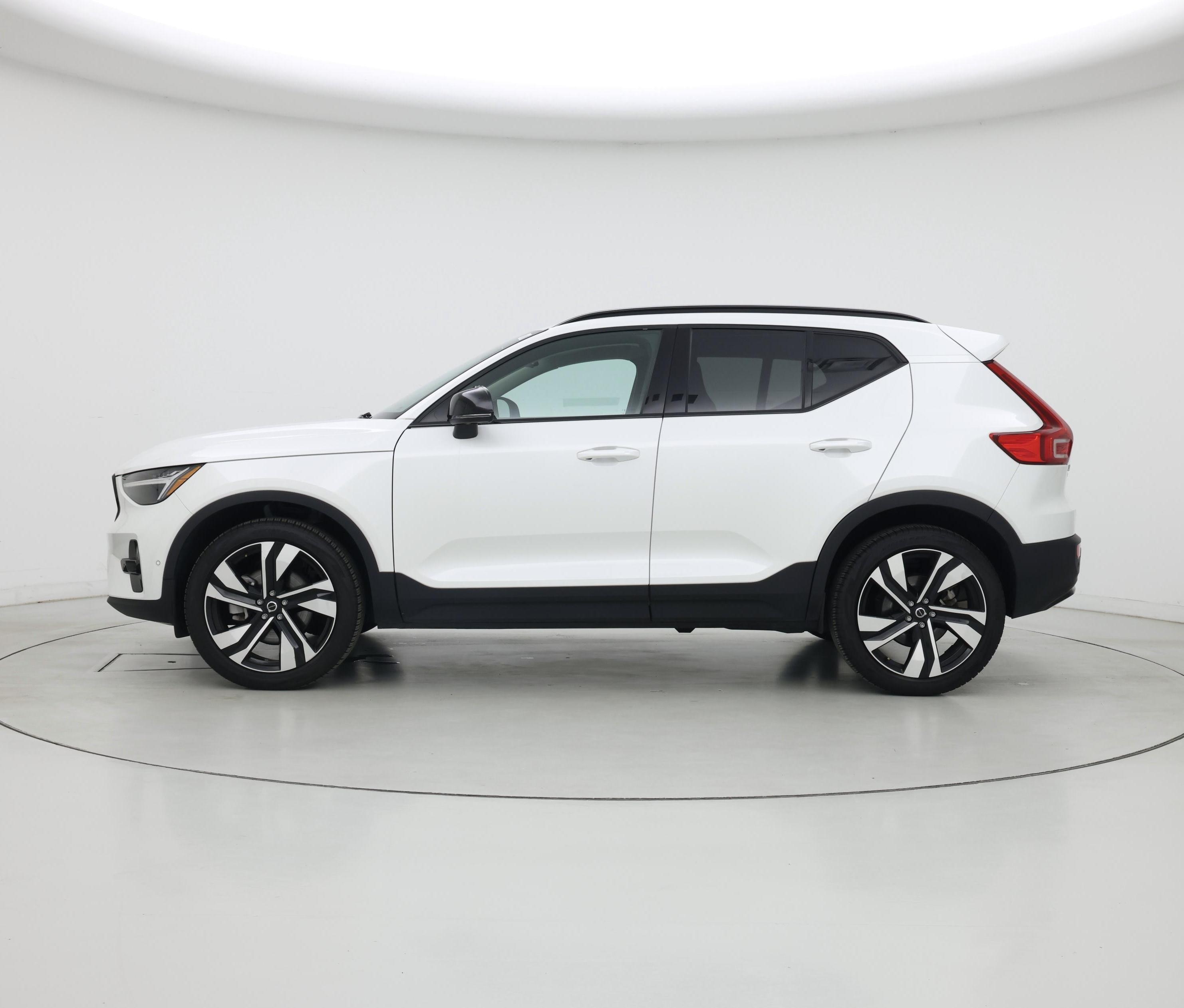 Thumbnail: 2025 Volvo XC40 - 3
