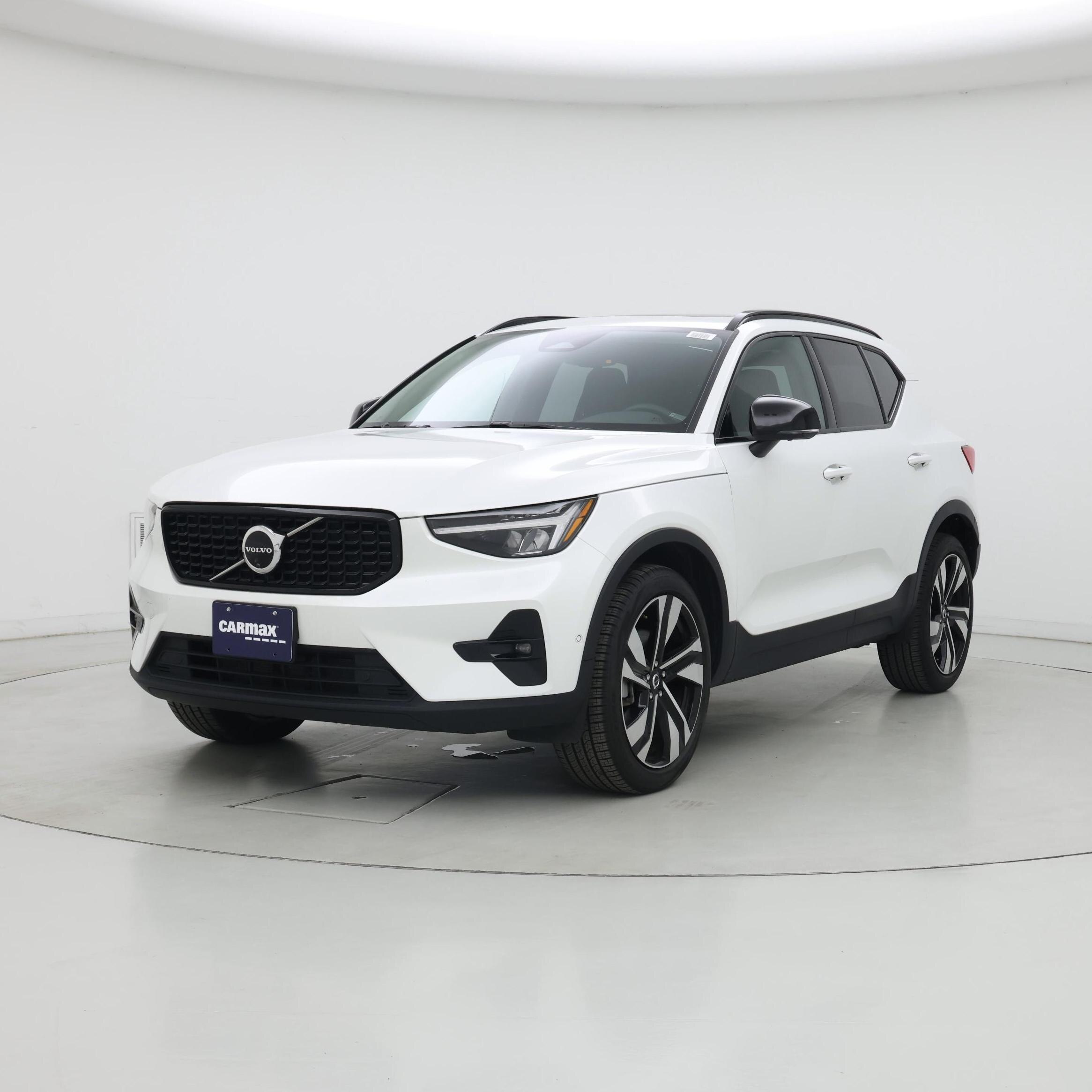 Thumbnail: 2025 Volvo XC40 - 4