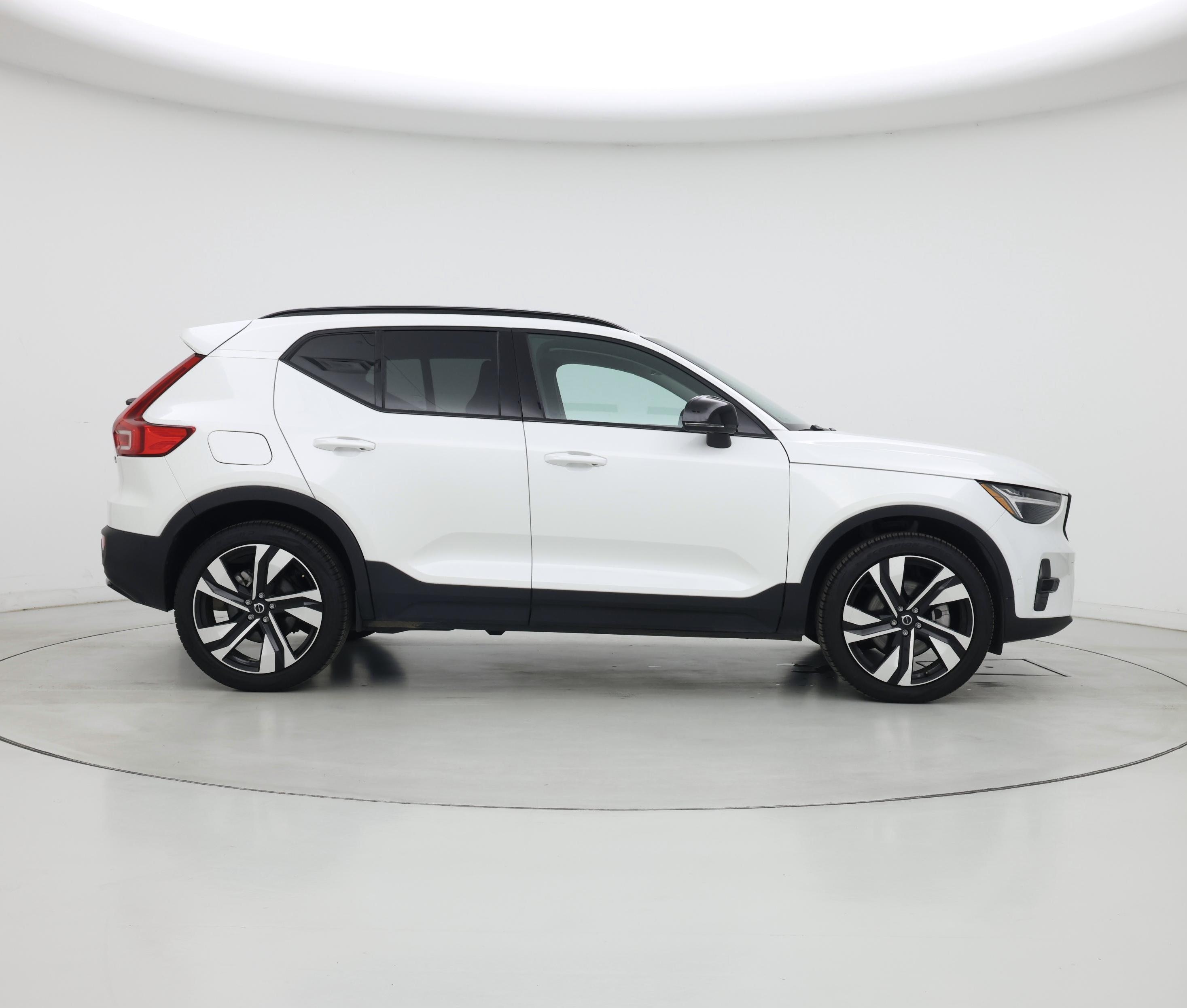 Thumbnail: 2025 Volvo XC40 - 7