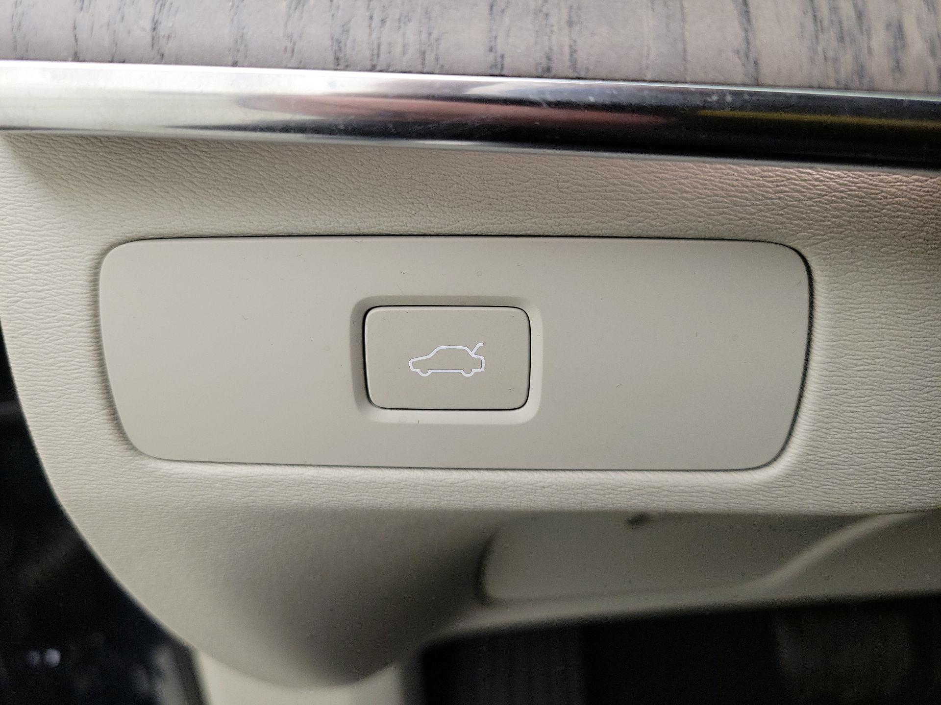 Thumbnail: 2024 Volvo XC90 - 13