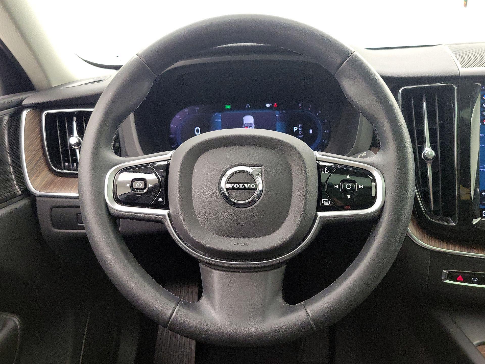 Thumbnail: 2023 Volvo XC60 - 10