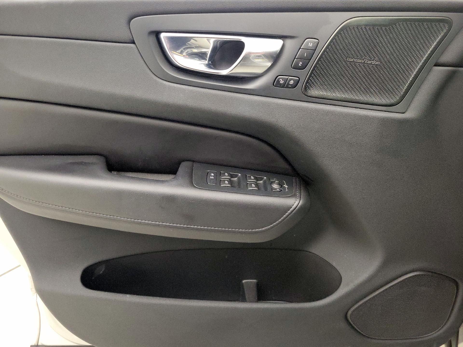 Thumbnail: 2023 Volvo XC60 - 12