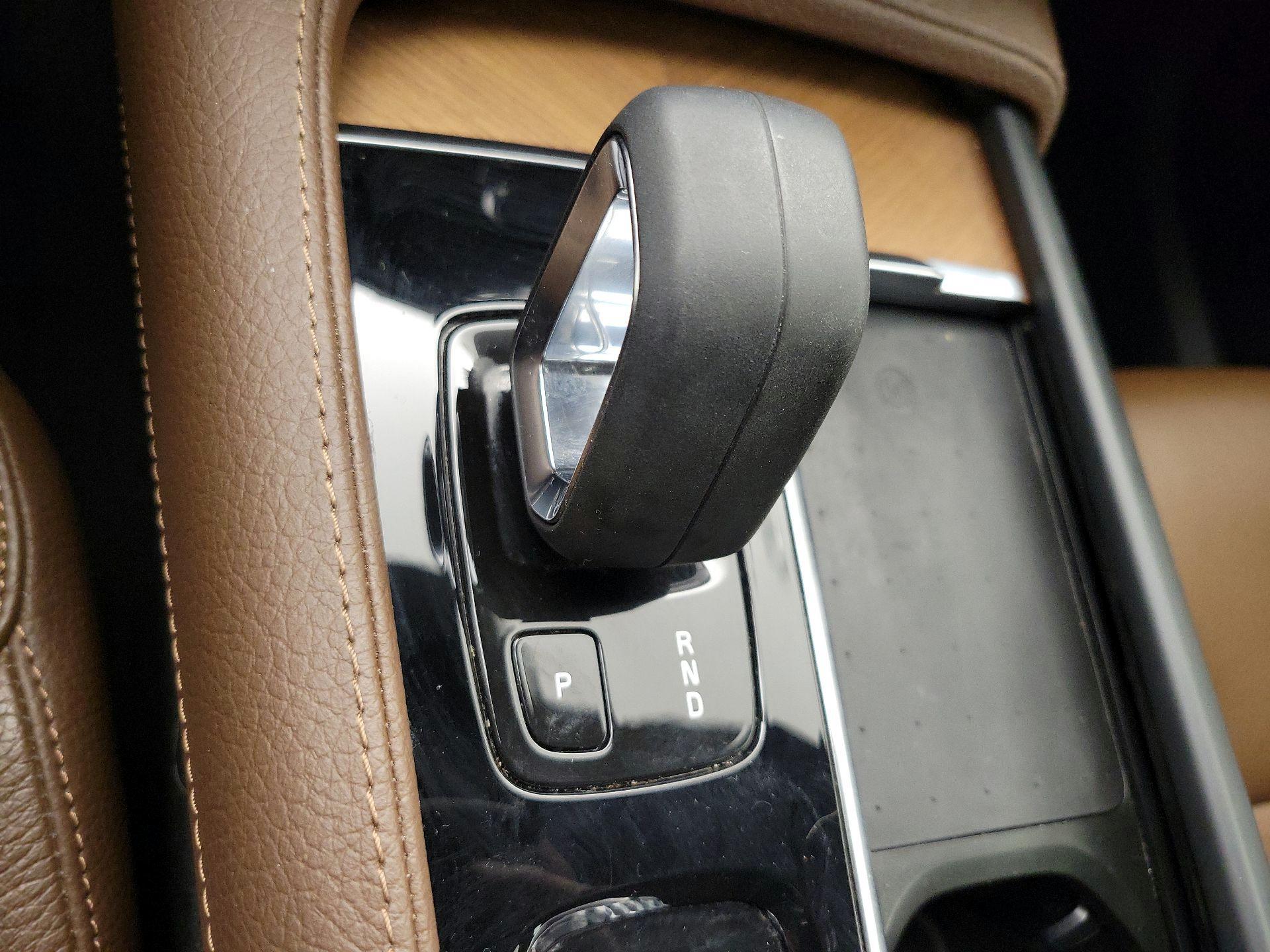 Thumbnail: 2022 Volvo XC90 - 17