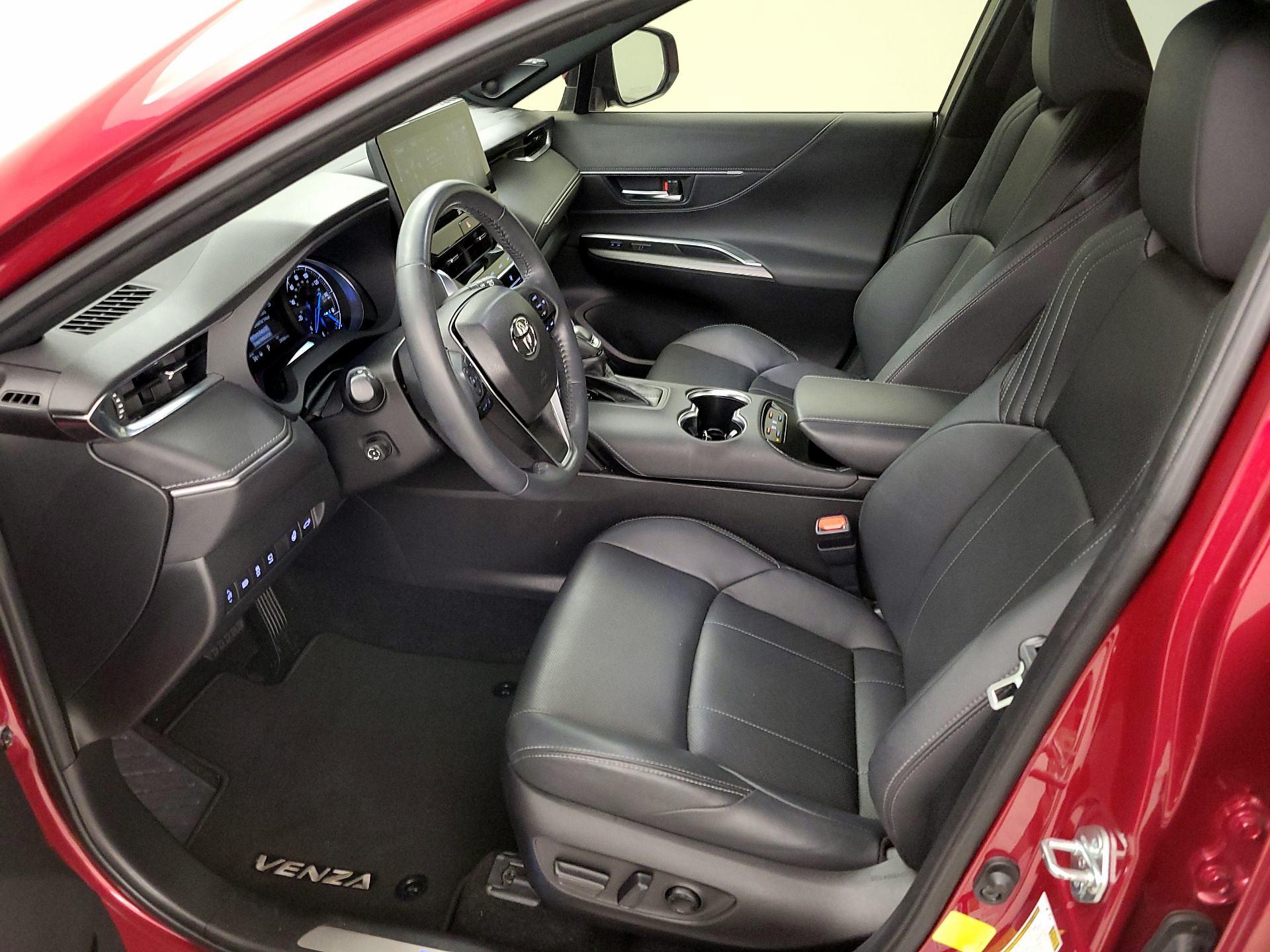 Thumbnail: 2022 Toyota Venza - 11