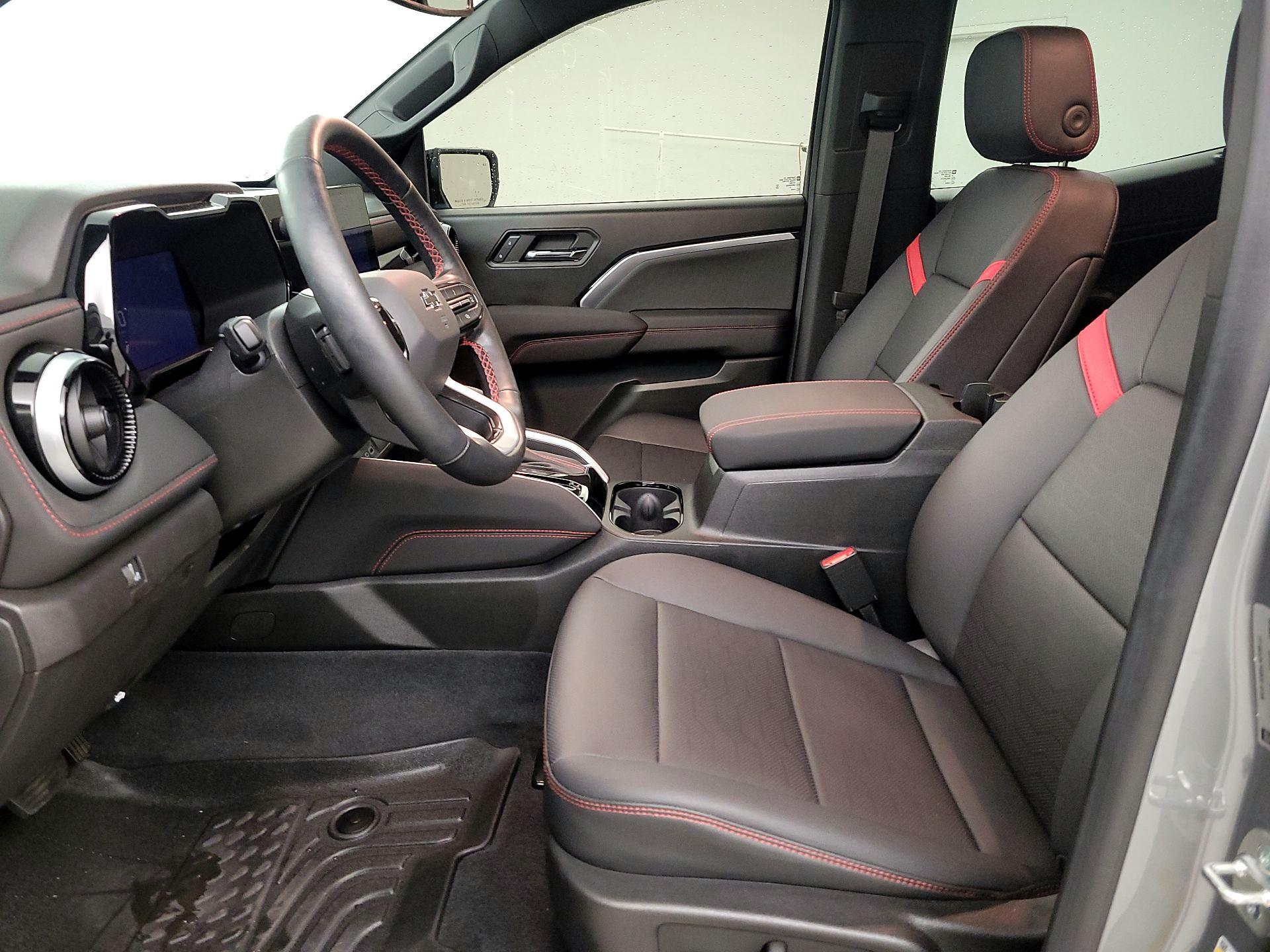 Thumbnail: 2024 Chevrolet Colorado - 11