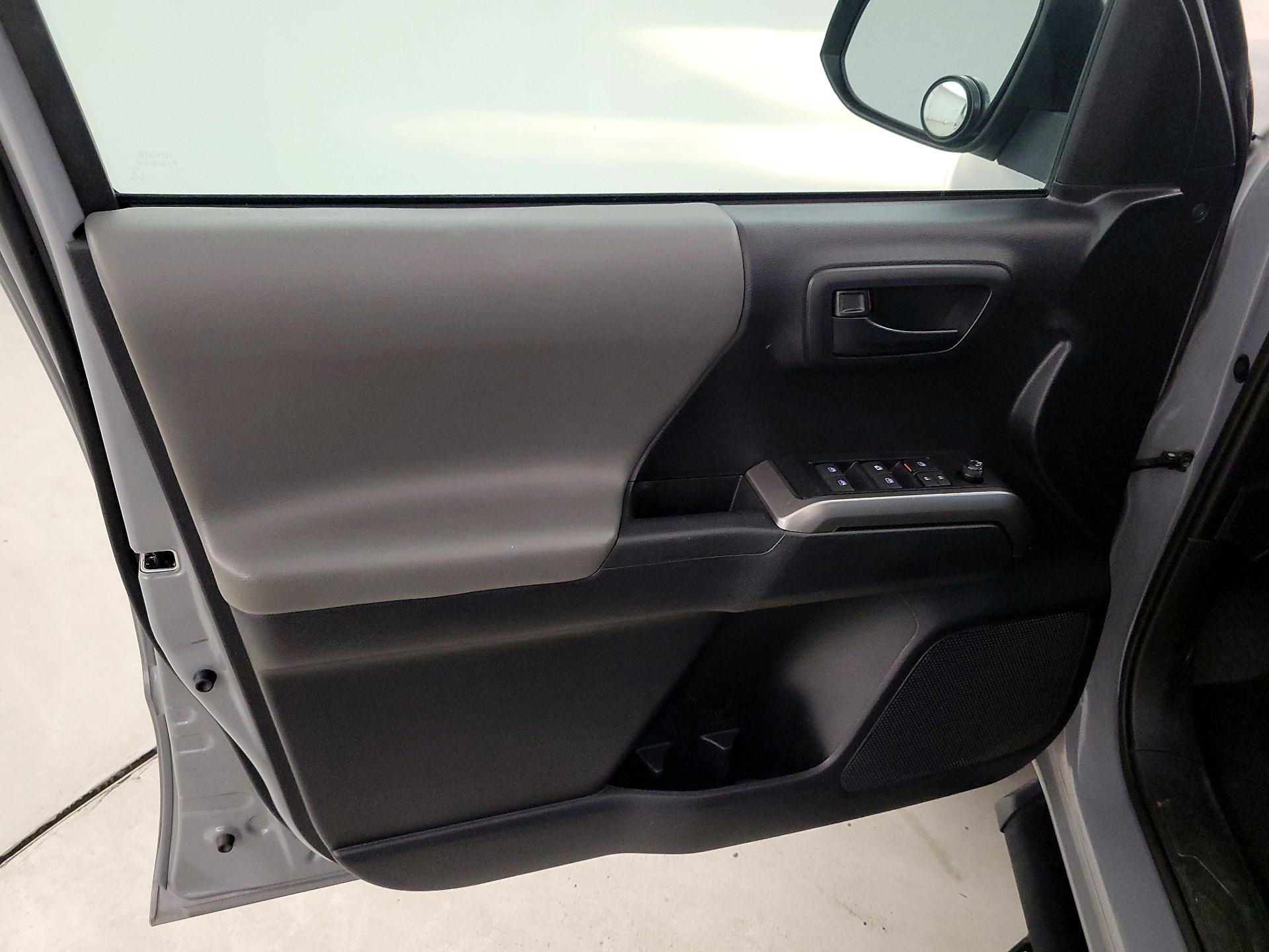 Thumbnail: 2021 Toyota Tacoma - 12