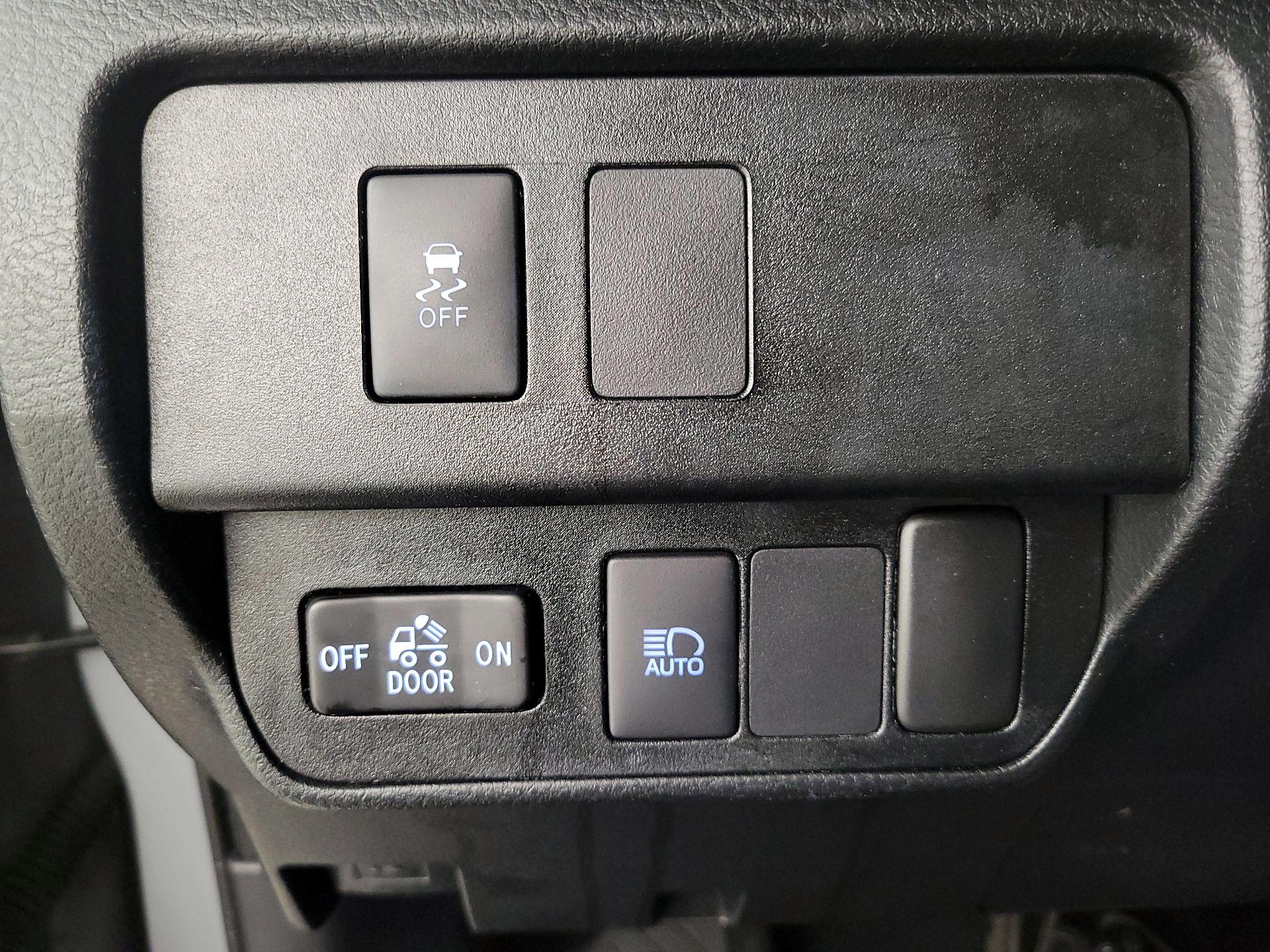 Thumbnail: 2021 Toyota Tacoma - 13