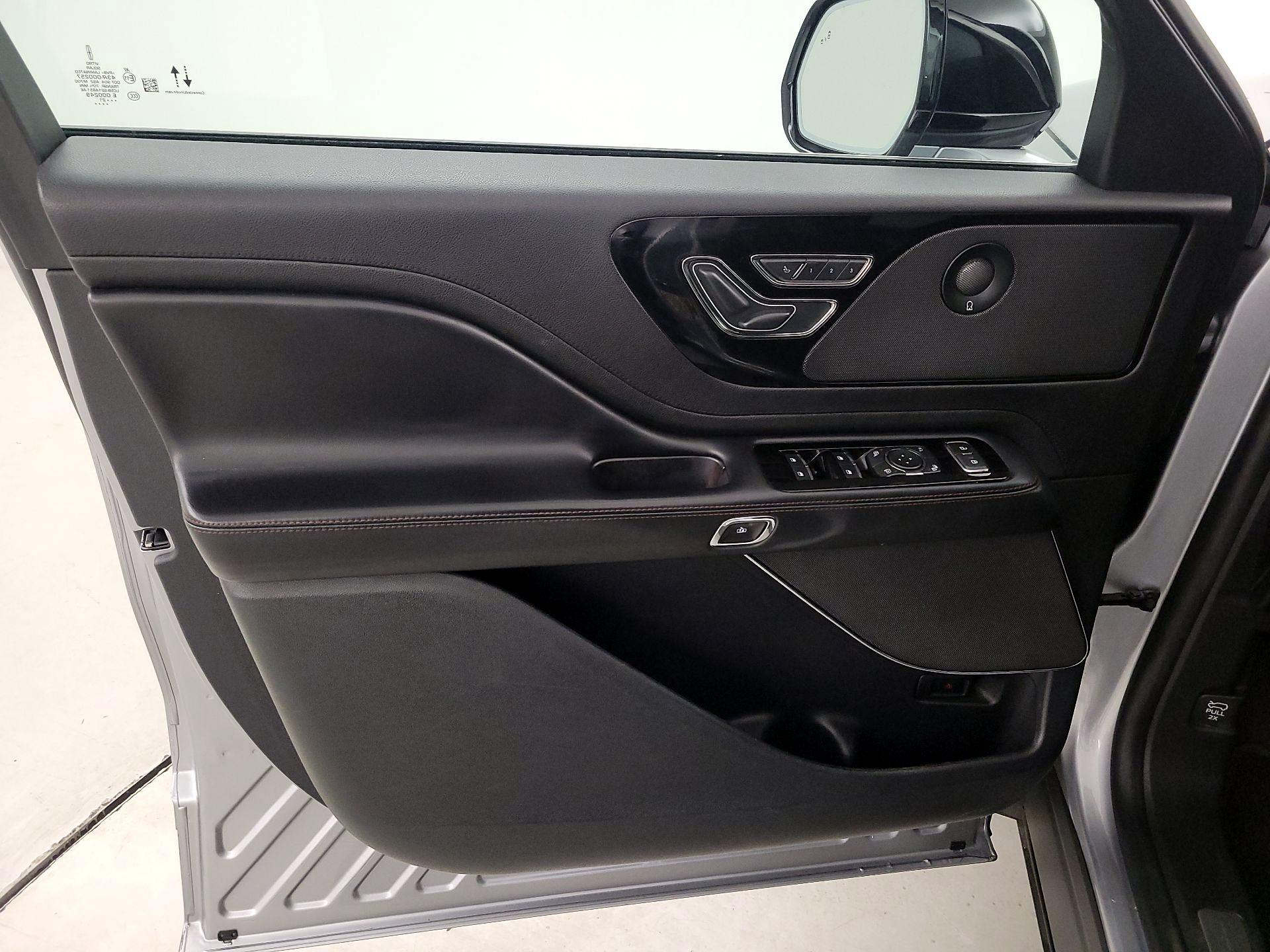 Thumbnail: 2022 Lincoln Aviator - 12