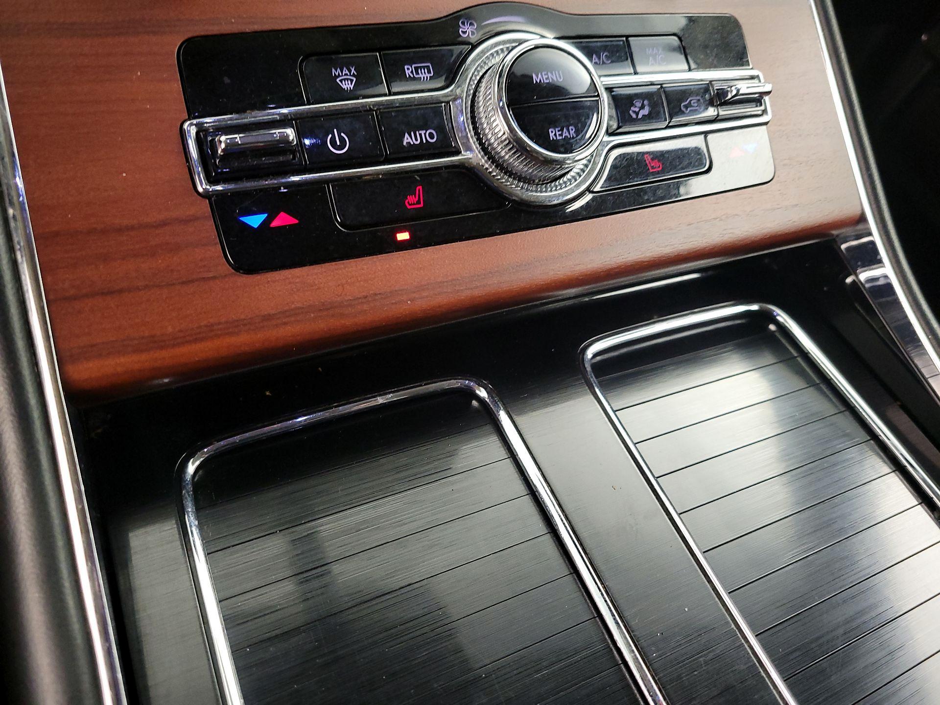 Thumbnail: 2022 Lincoln Aviator - 17