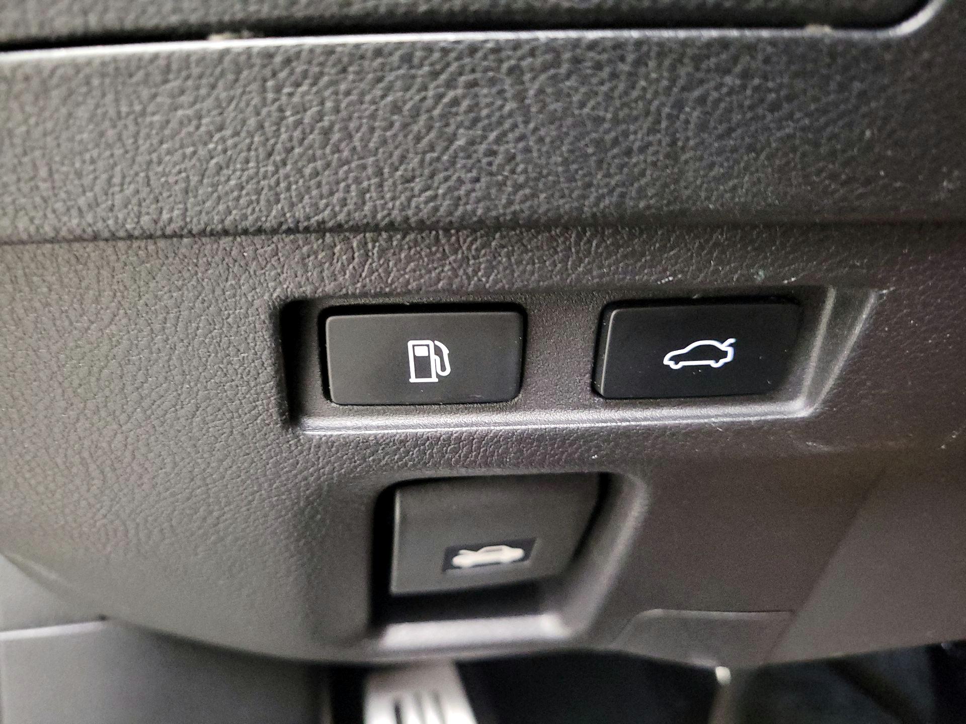 Thumbnail: 2020 Lexus ES - 13