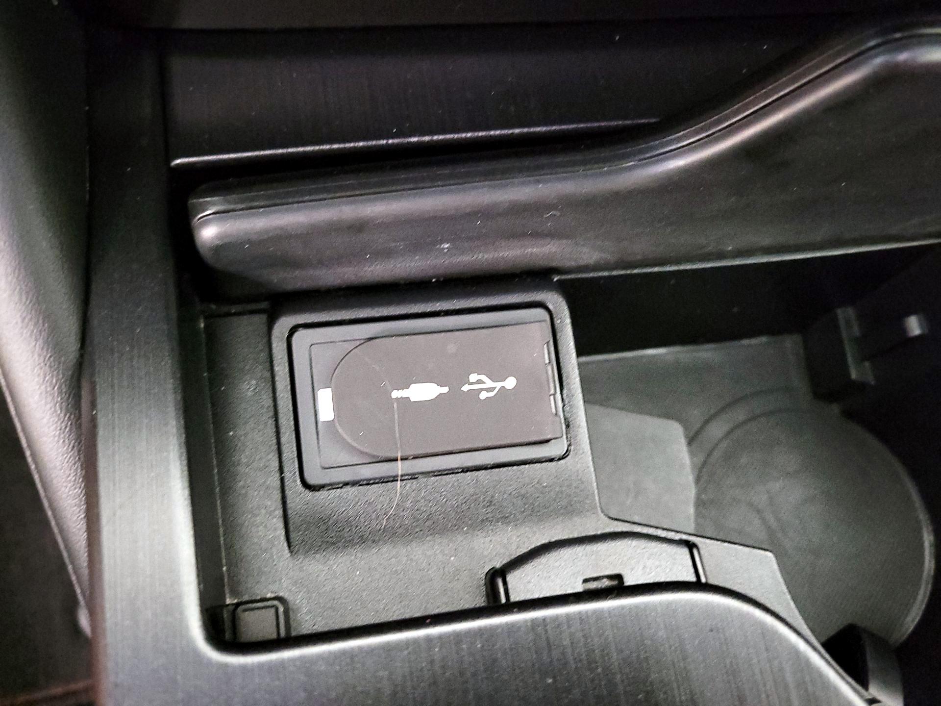 Thumbnail: 2020 Lexus ES - 18