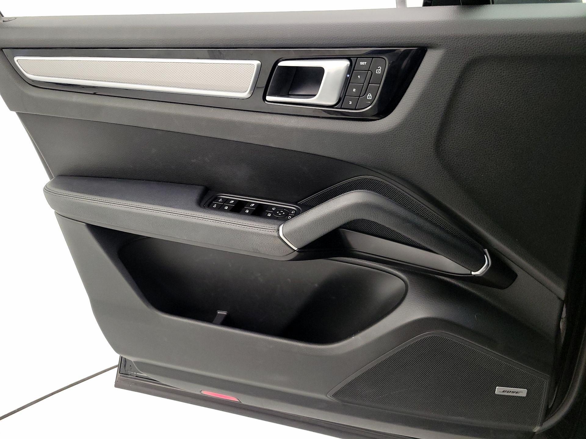 Thumbnail: 2022 Porsche Cayenne - 12