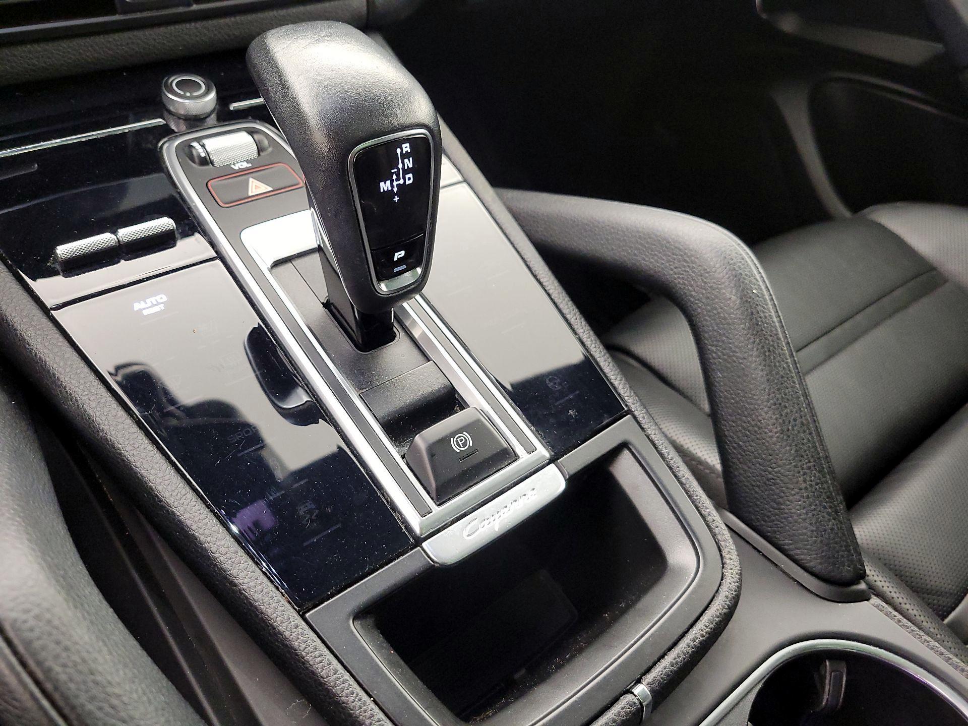 Thumbnail: 2022 Porsche Cayenne - 18