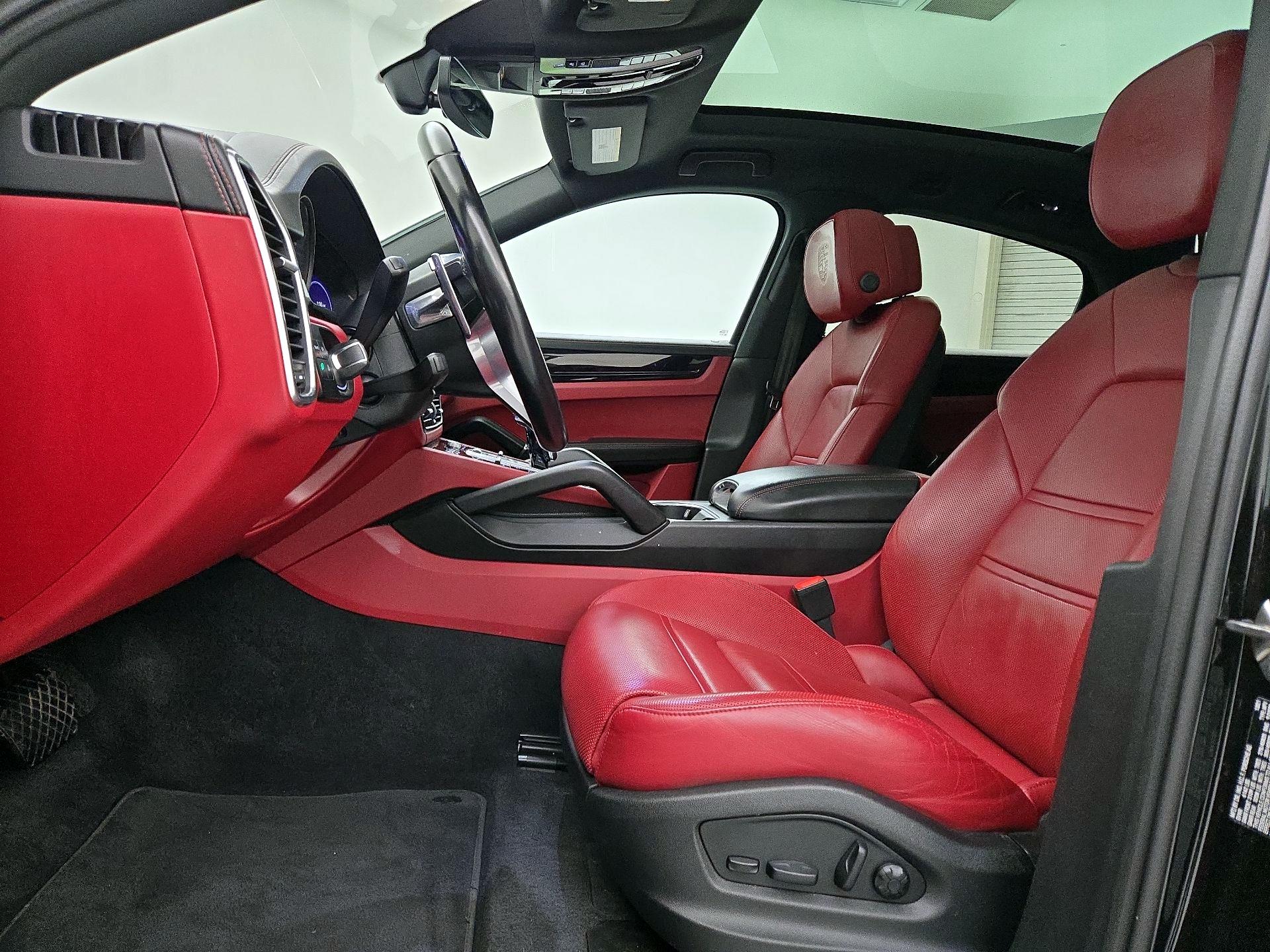 Thumbnail: 2022 Porsche Cayenne - 11