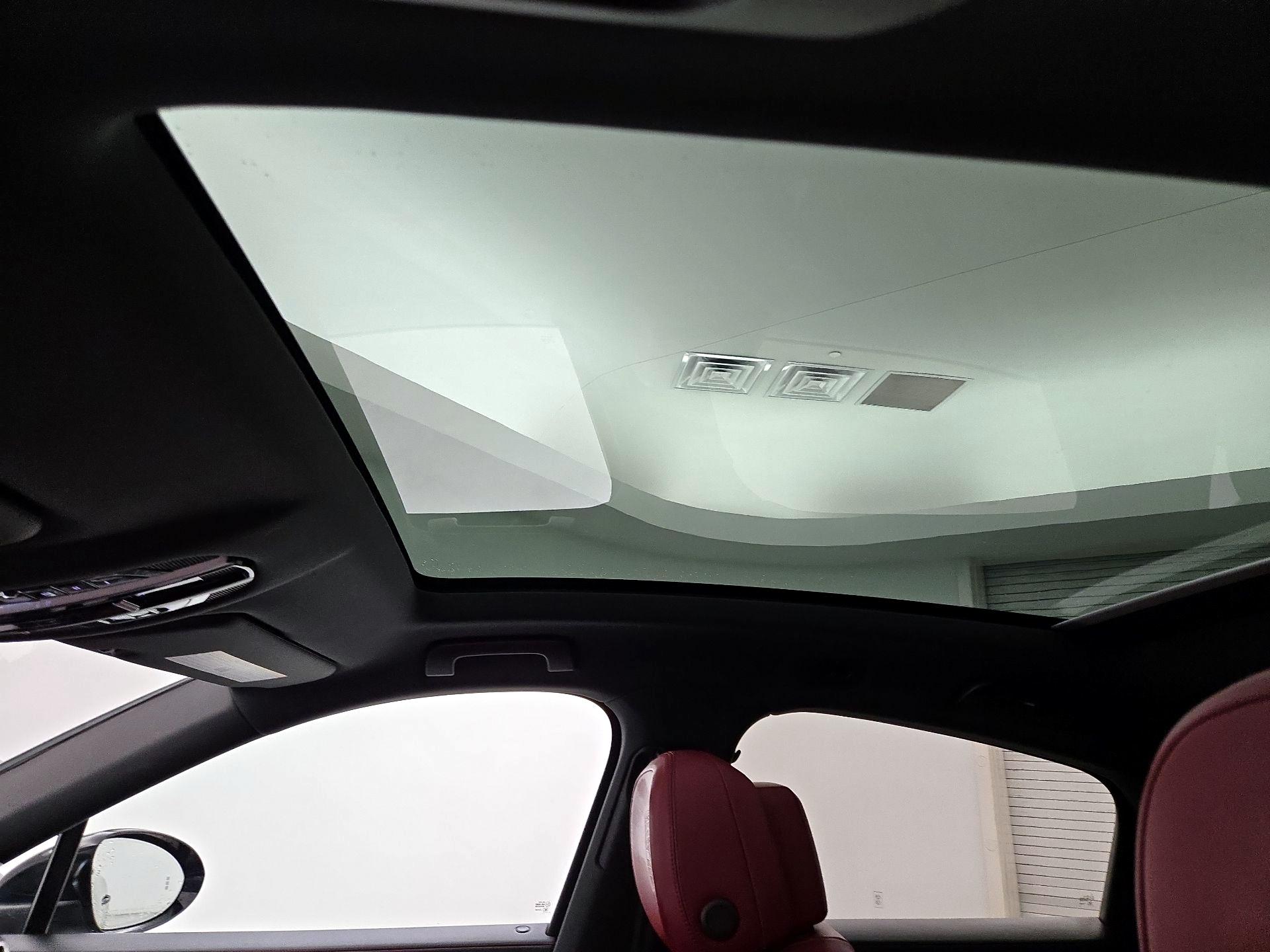 Thumbnail: 2022 Porsche Cayenne - 20