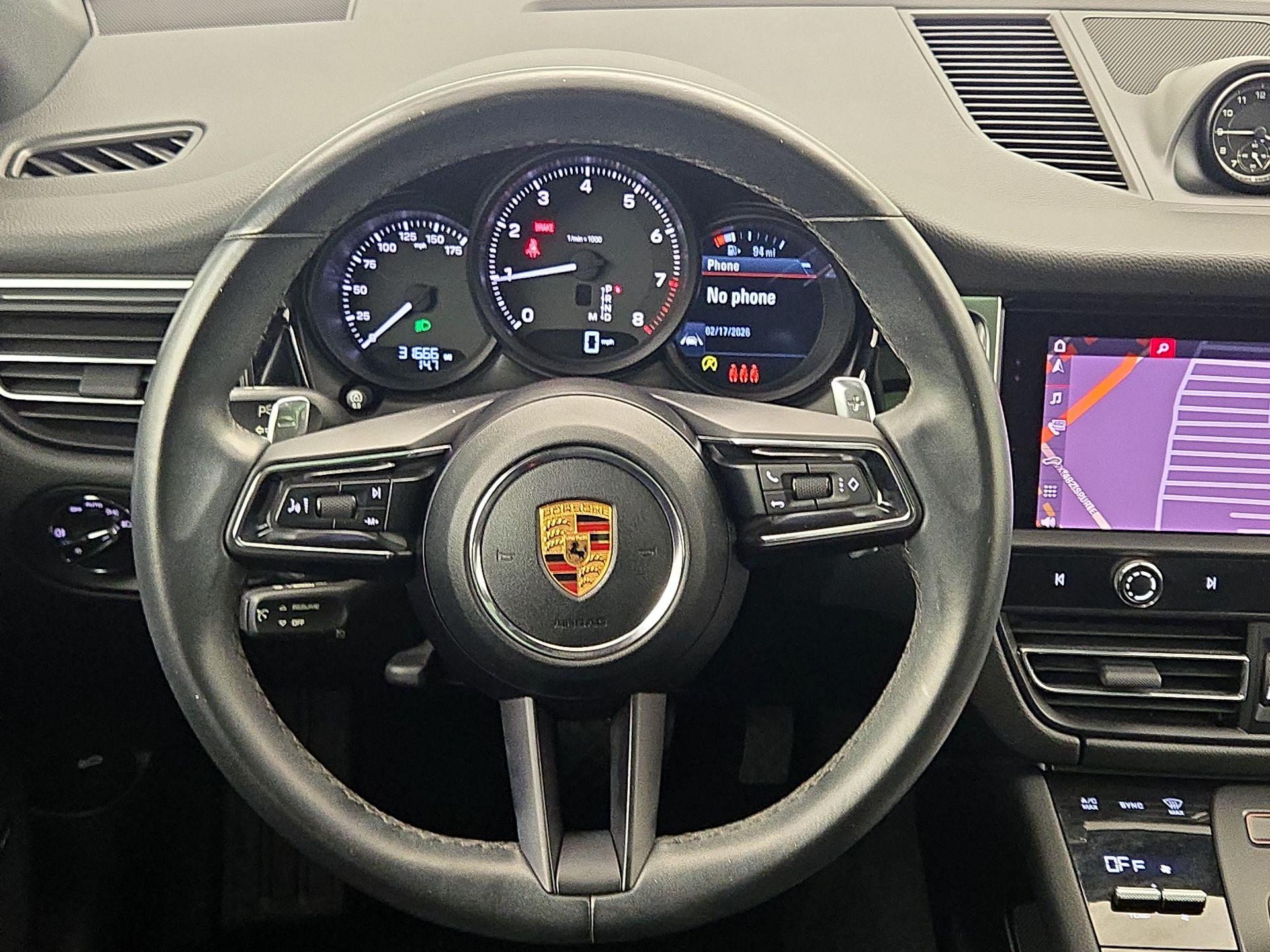 Thumbnail: 2022 Porsche Macan - 10