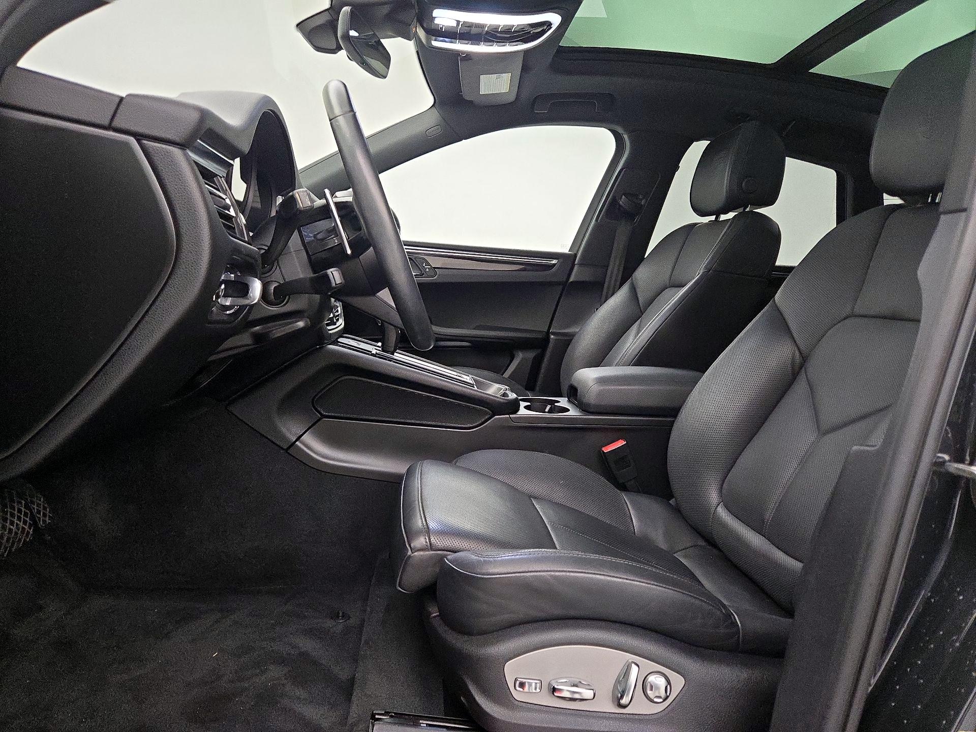 Thumbnail: 2022 Porsche Macan - 11