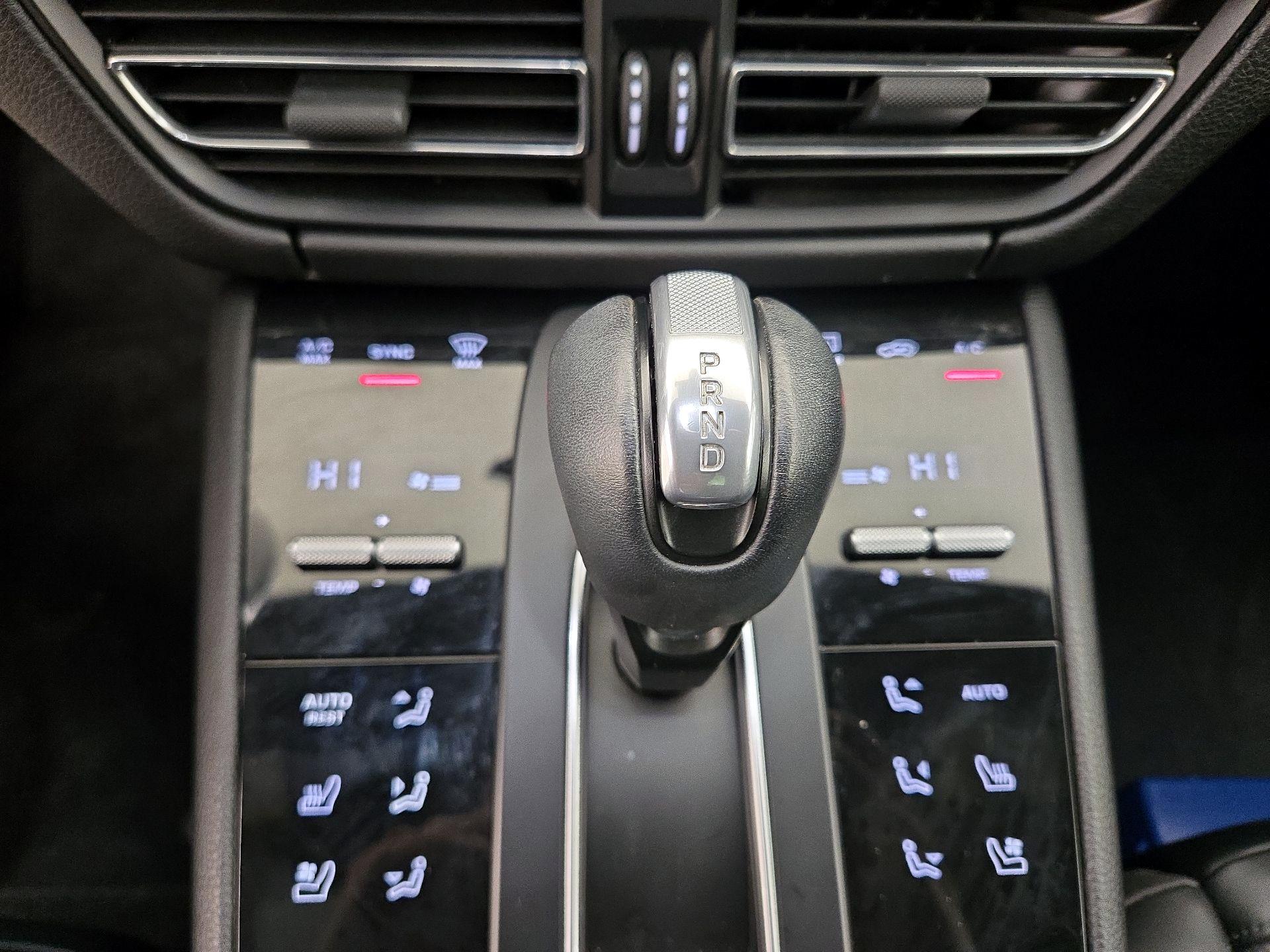 Thumbnail: 2022 Porsche Macan - 18