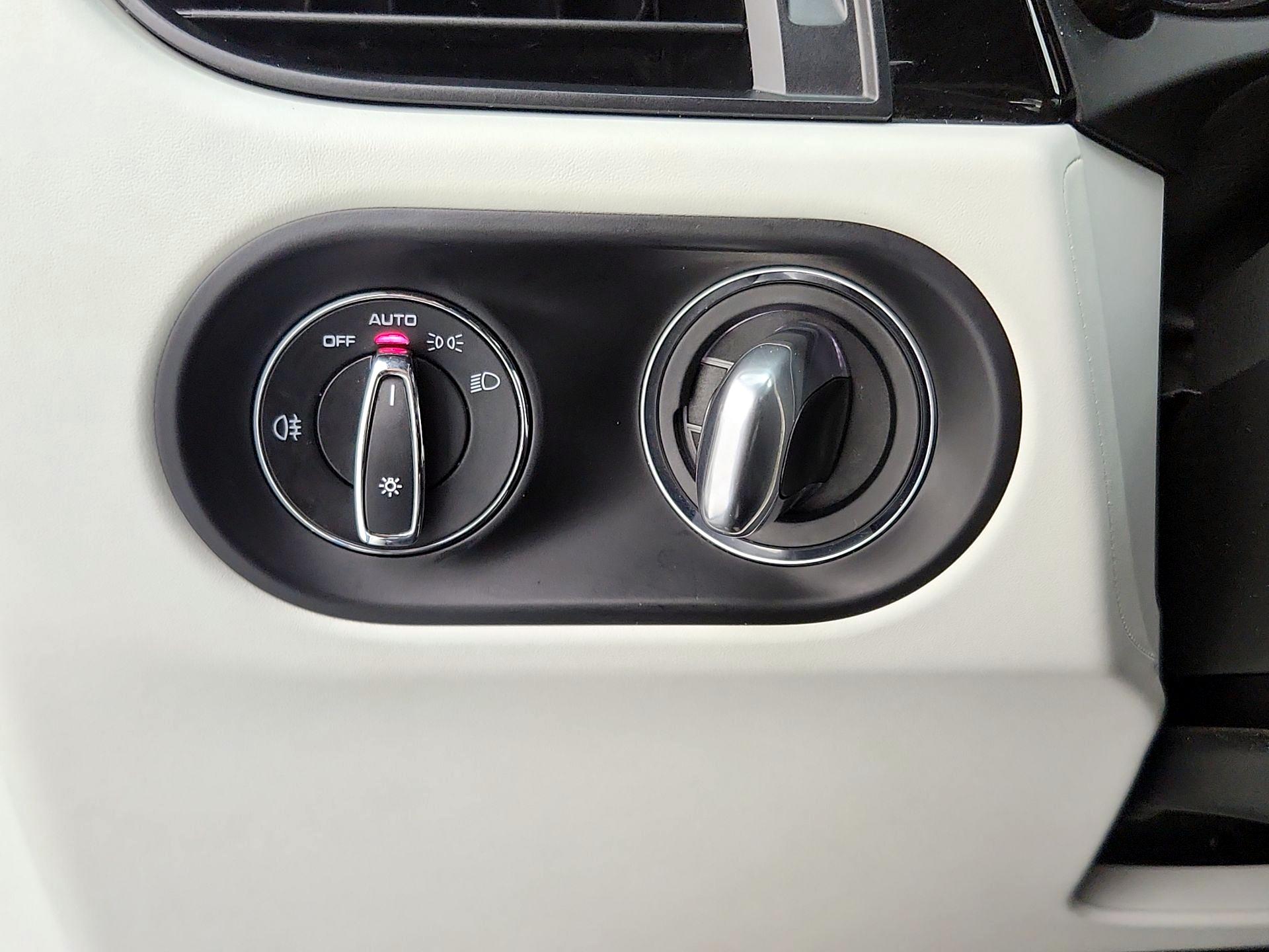 Thumbnail: 2023 Porsche Macan - 13