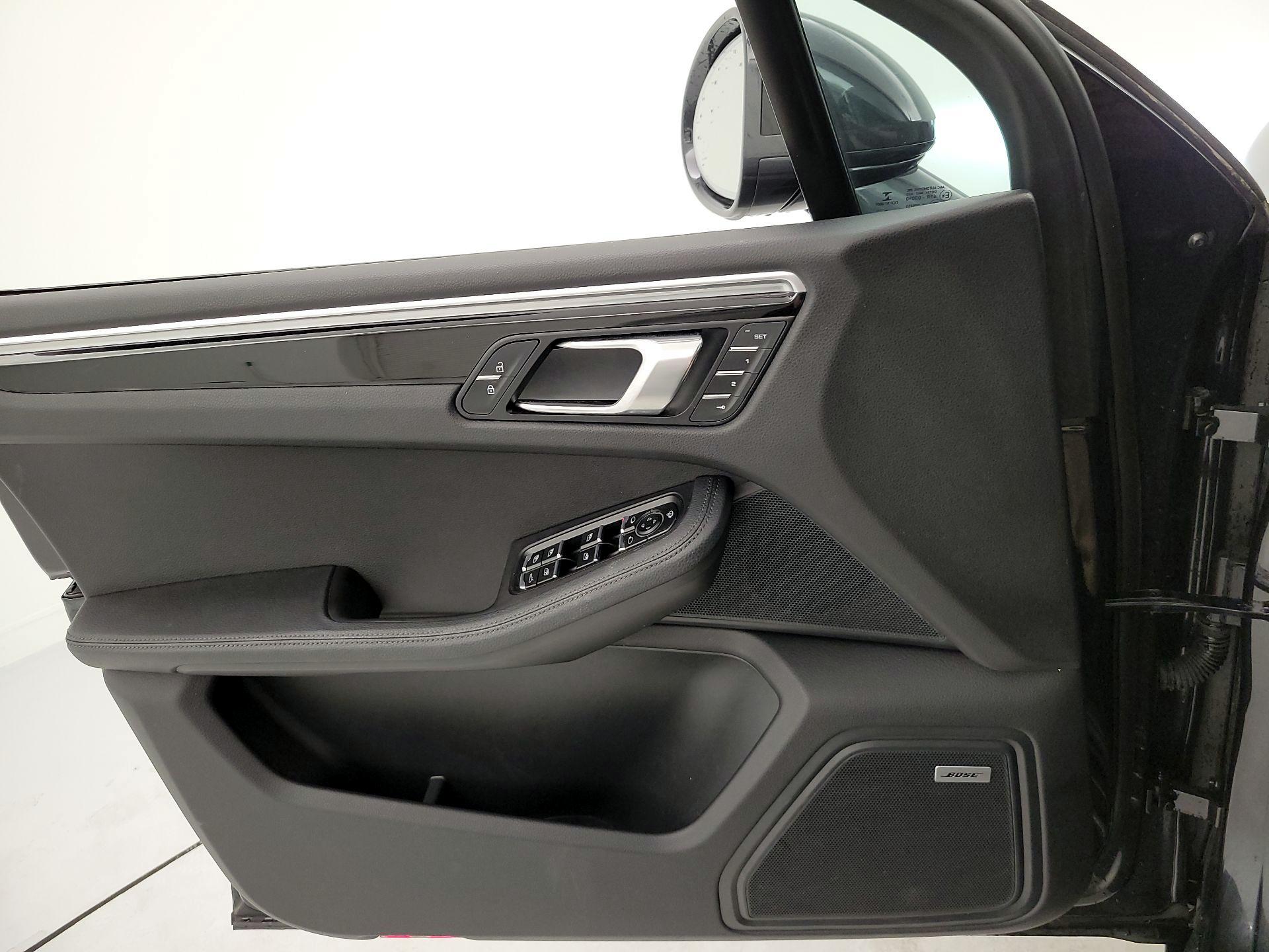 Thumbnail: 2023 Porsche Macan - 12