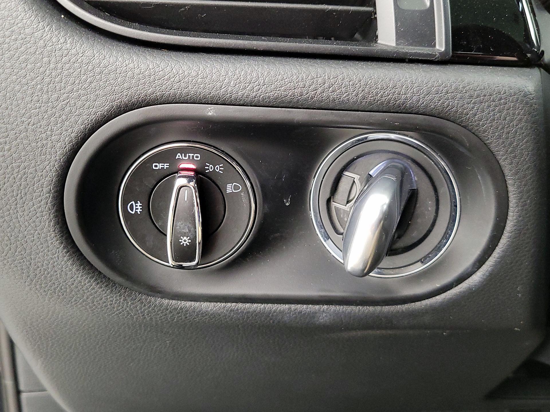 Thumbnail: 2023 Porsche Macan - 13