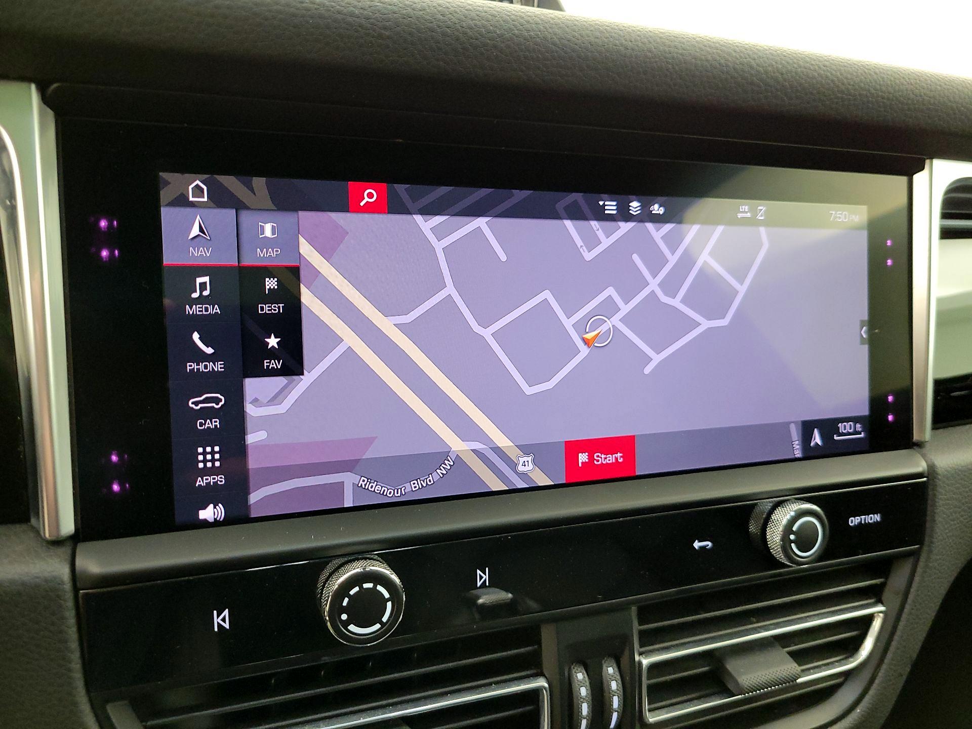 Thumbnail: 2023 Porsche Macan - 14