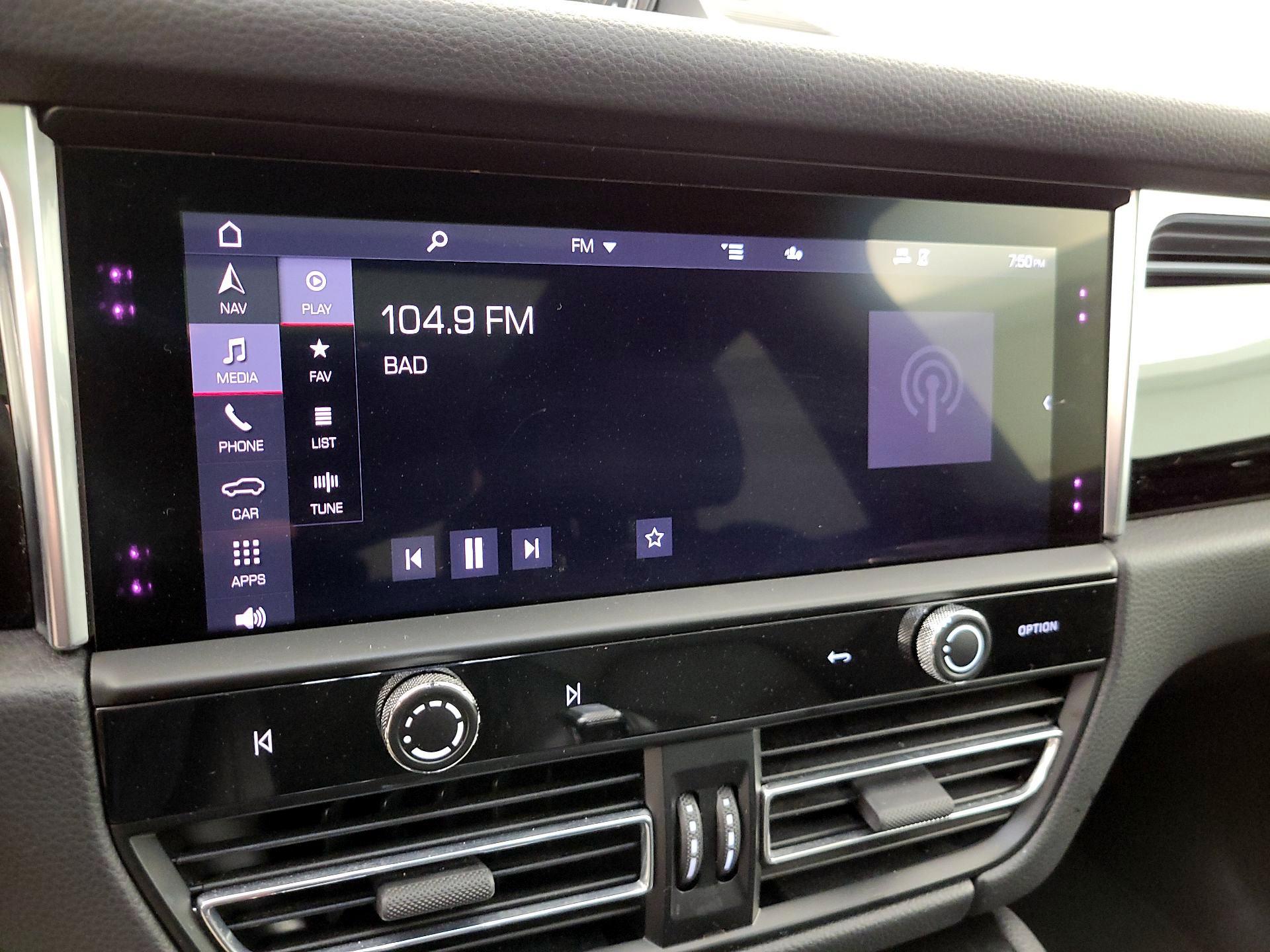 Thumbnail: 2023 Porsche Macan - 16