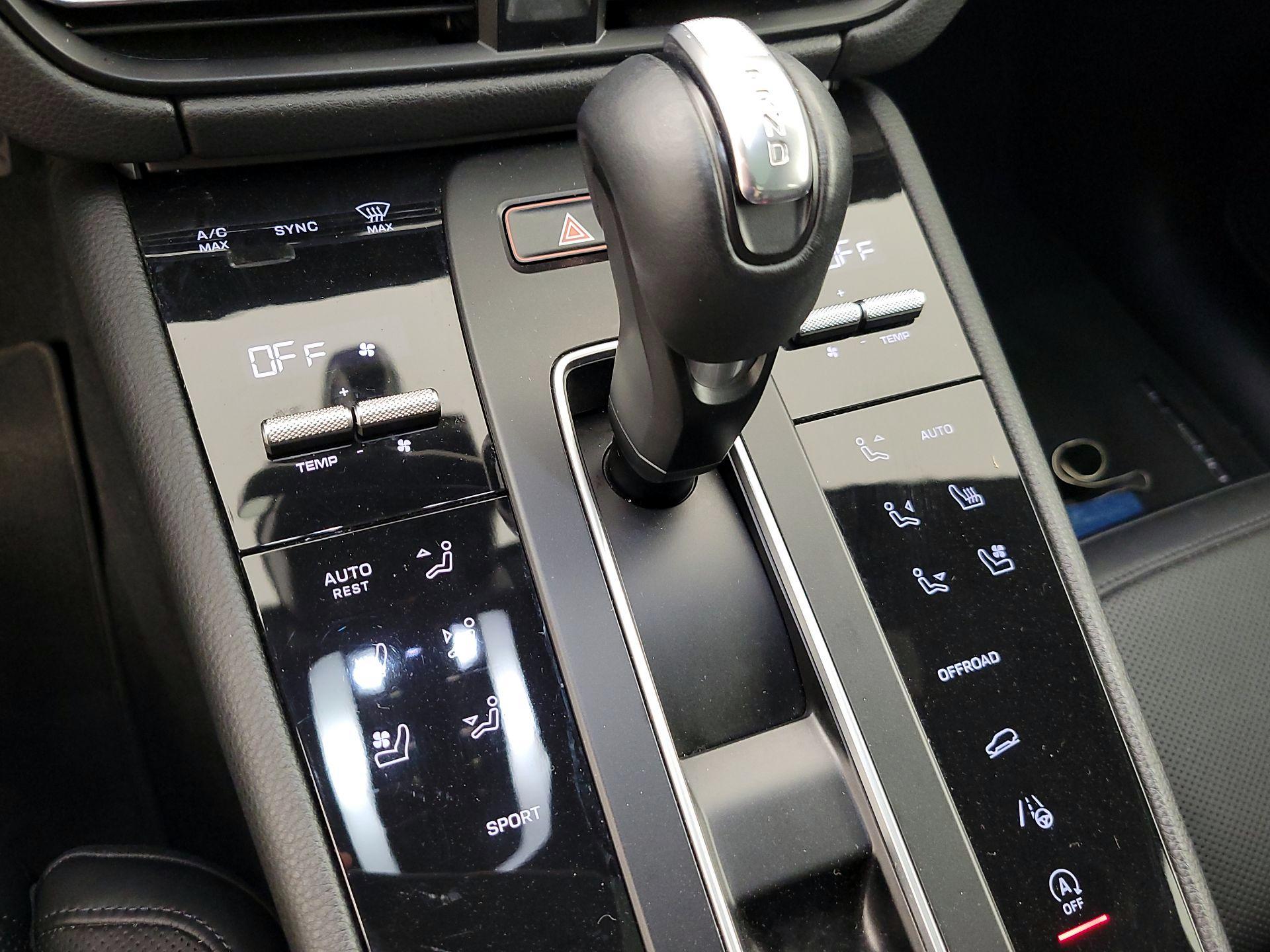 Thumbnail: 2023 Porsche Macan - 17