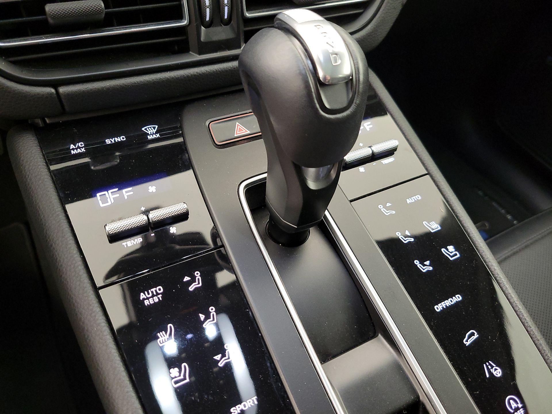 Thumbnail: 2023 Porsche Macan - 18