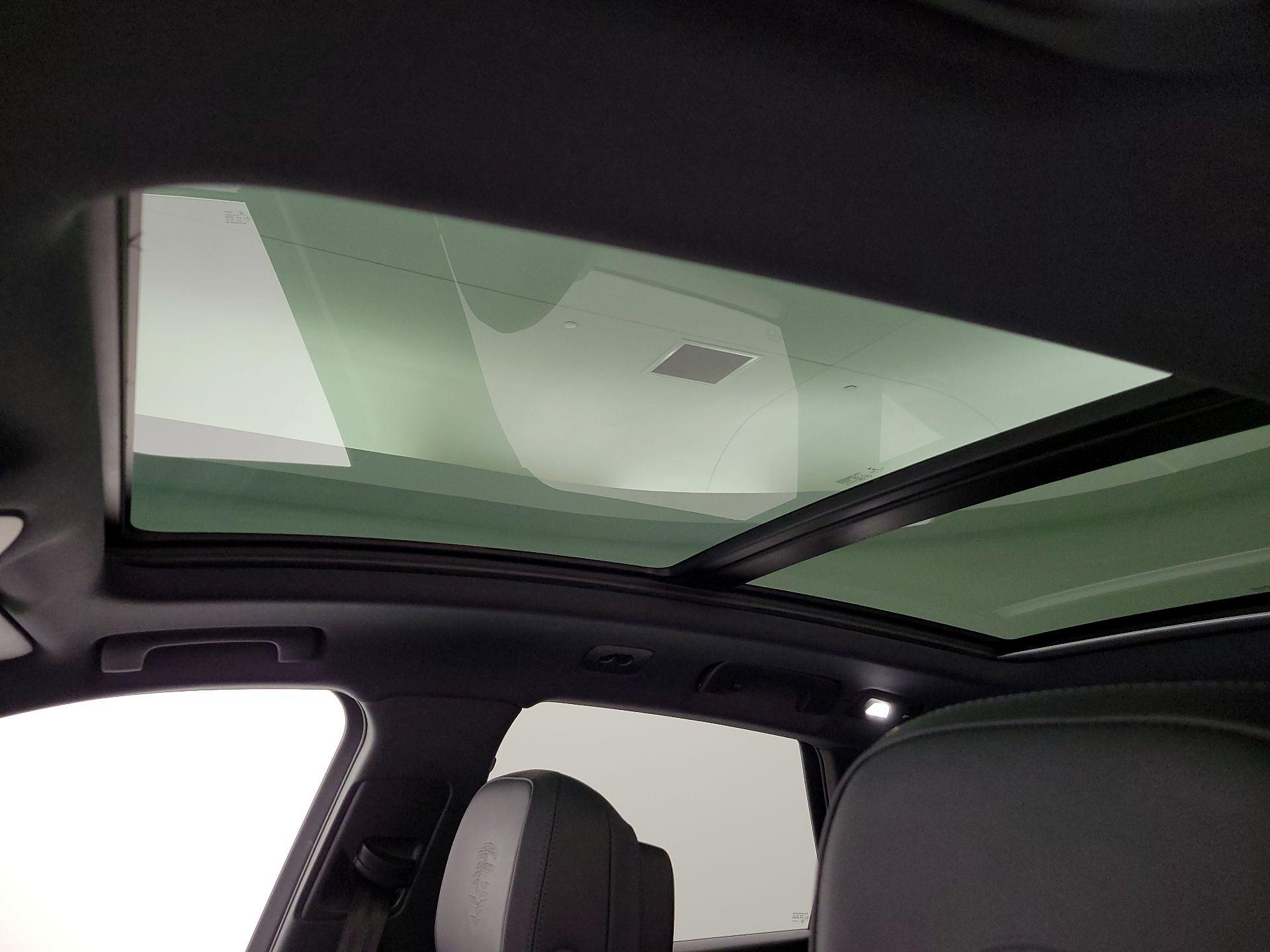 Thumbnail: 2023 Porsche Macan - 20