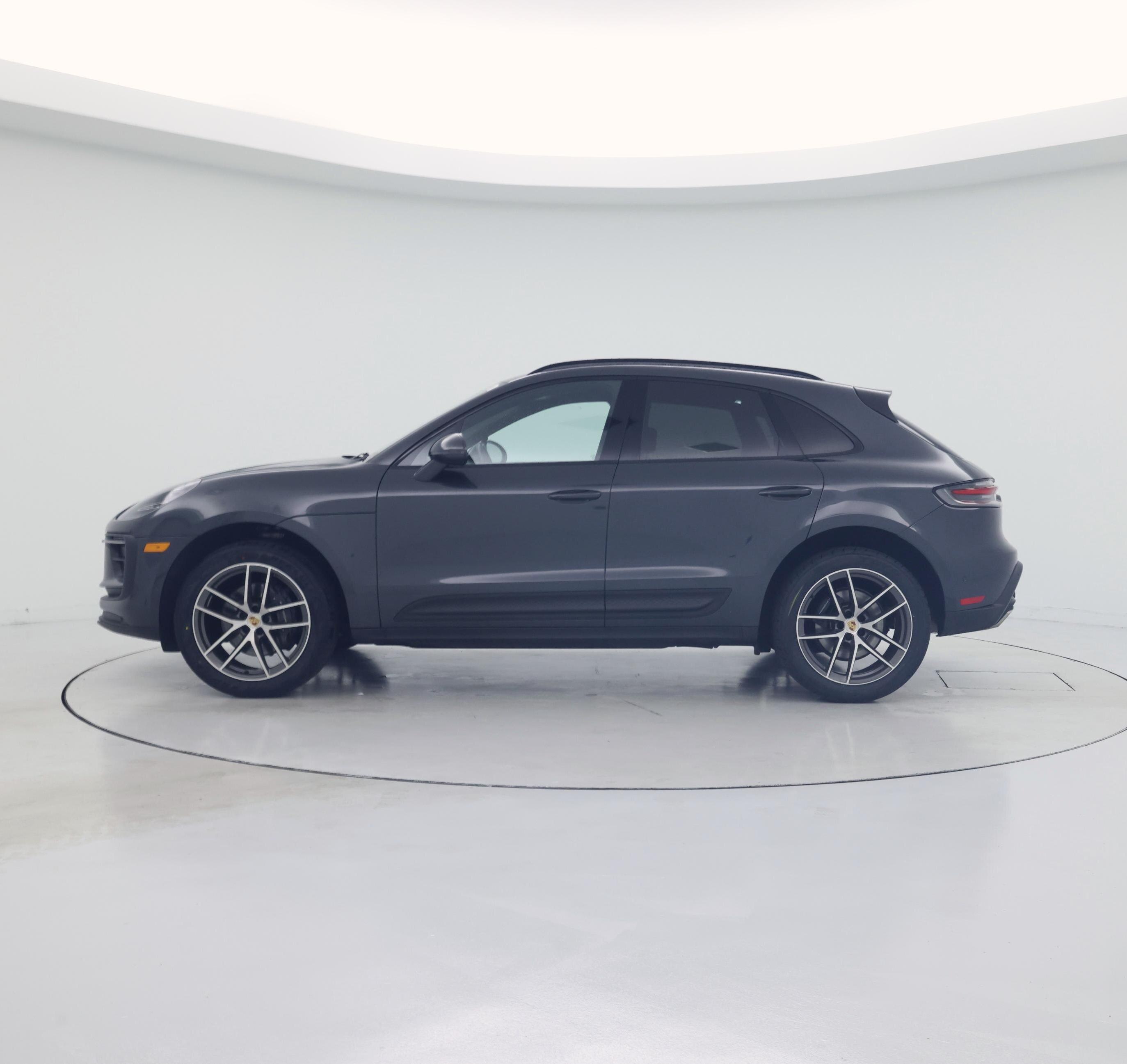 Thumbnail: 2023 Porsche Macan - 3