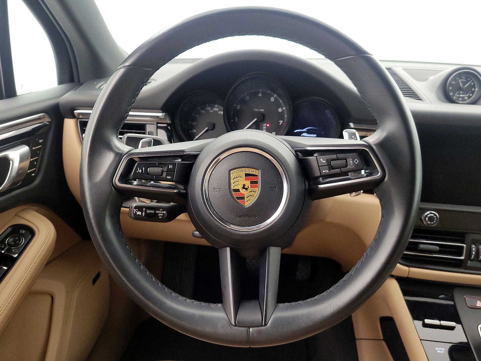 Thumbnail: 2023 Porsche Macan - 10