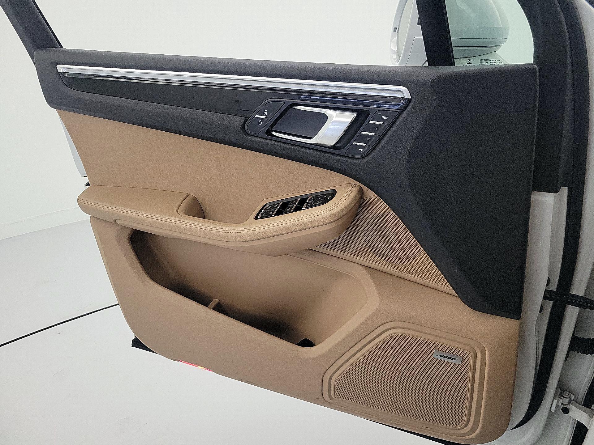 Thumbnail: 2023 Porsche Macan - 12