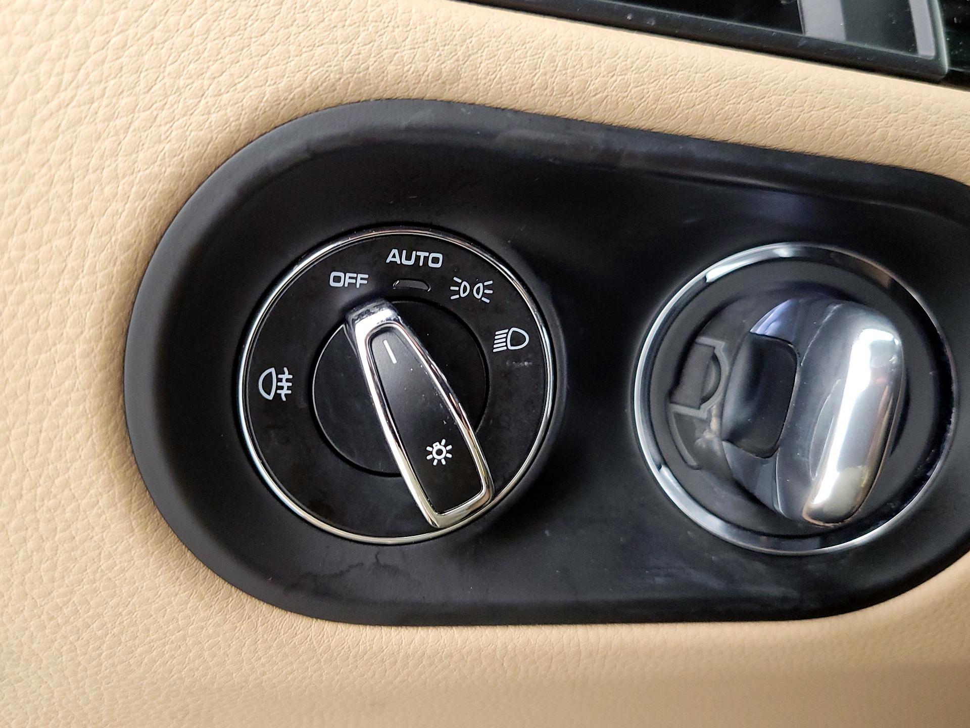 Thumbnail: 2023 Porsche Macan - 13