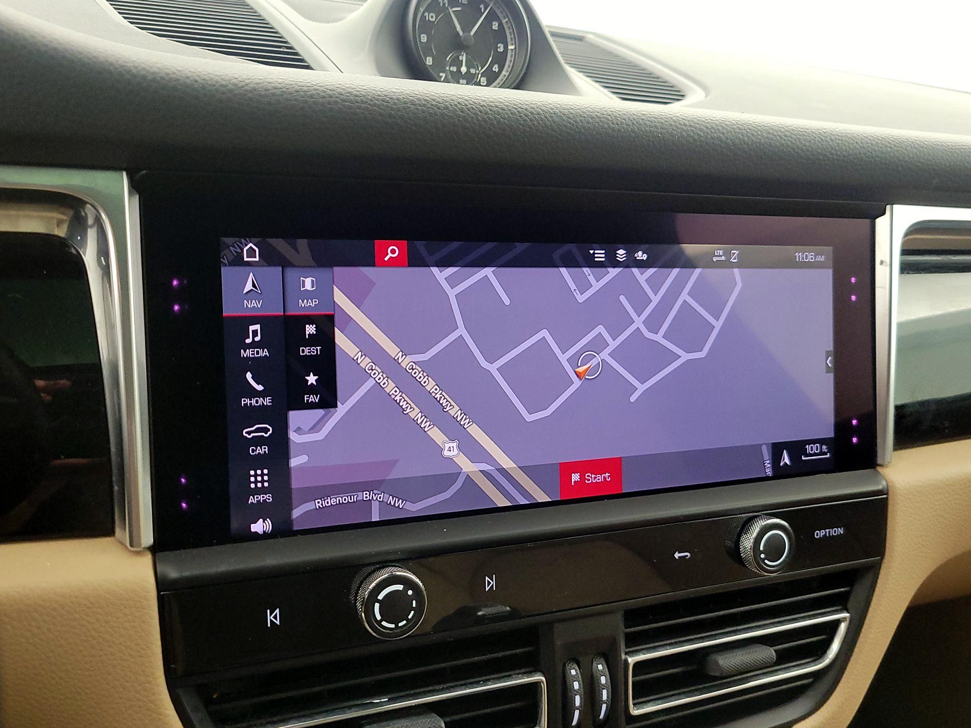 Thumbnail: 2023 Porsche Macan - 14