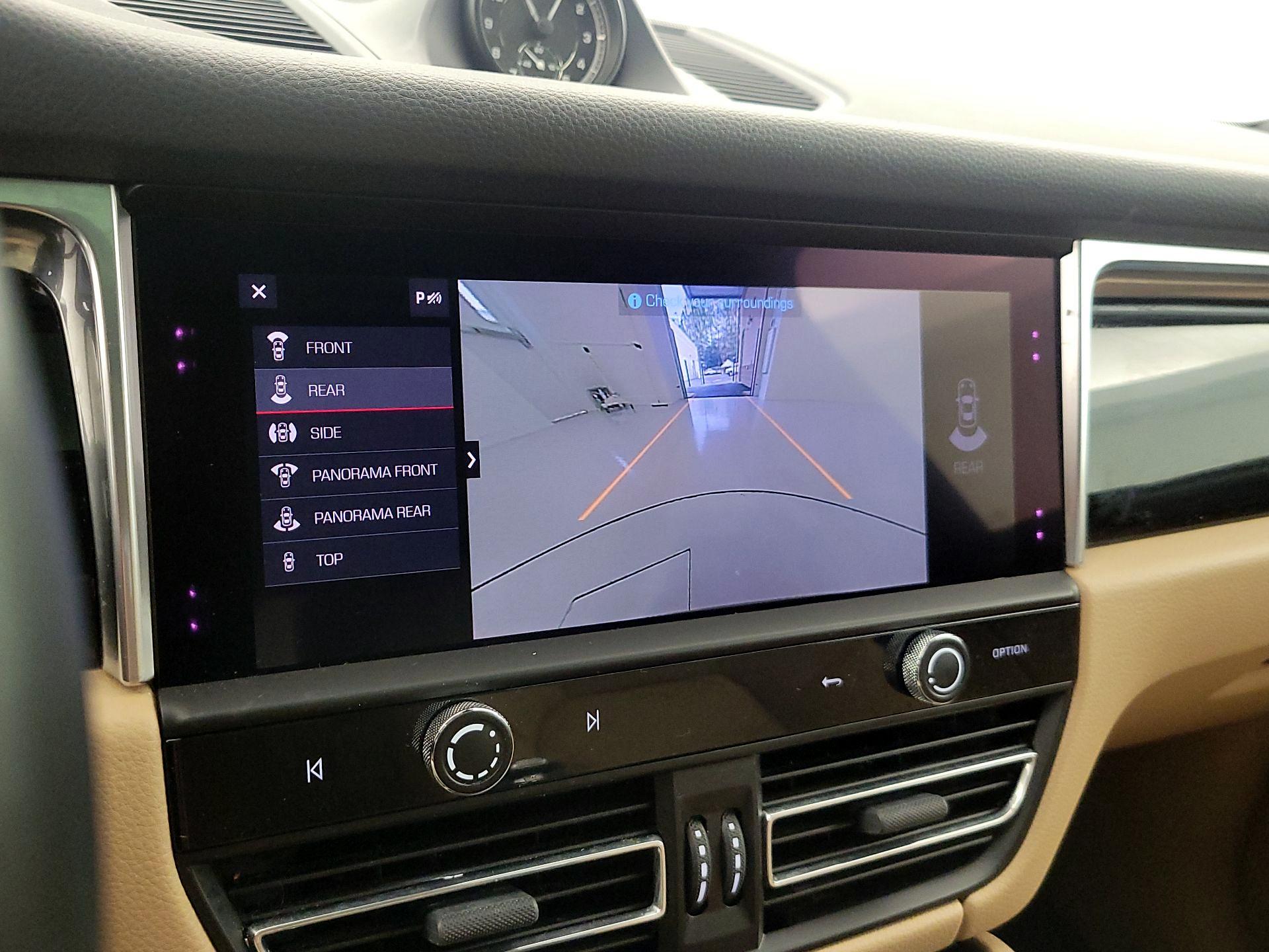 Thumbnail: 2023 Porsche Macan - 15