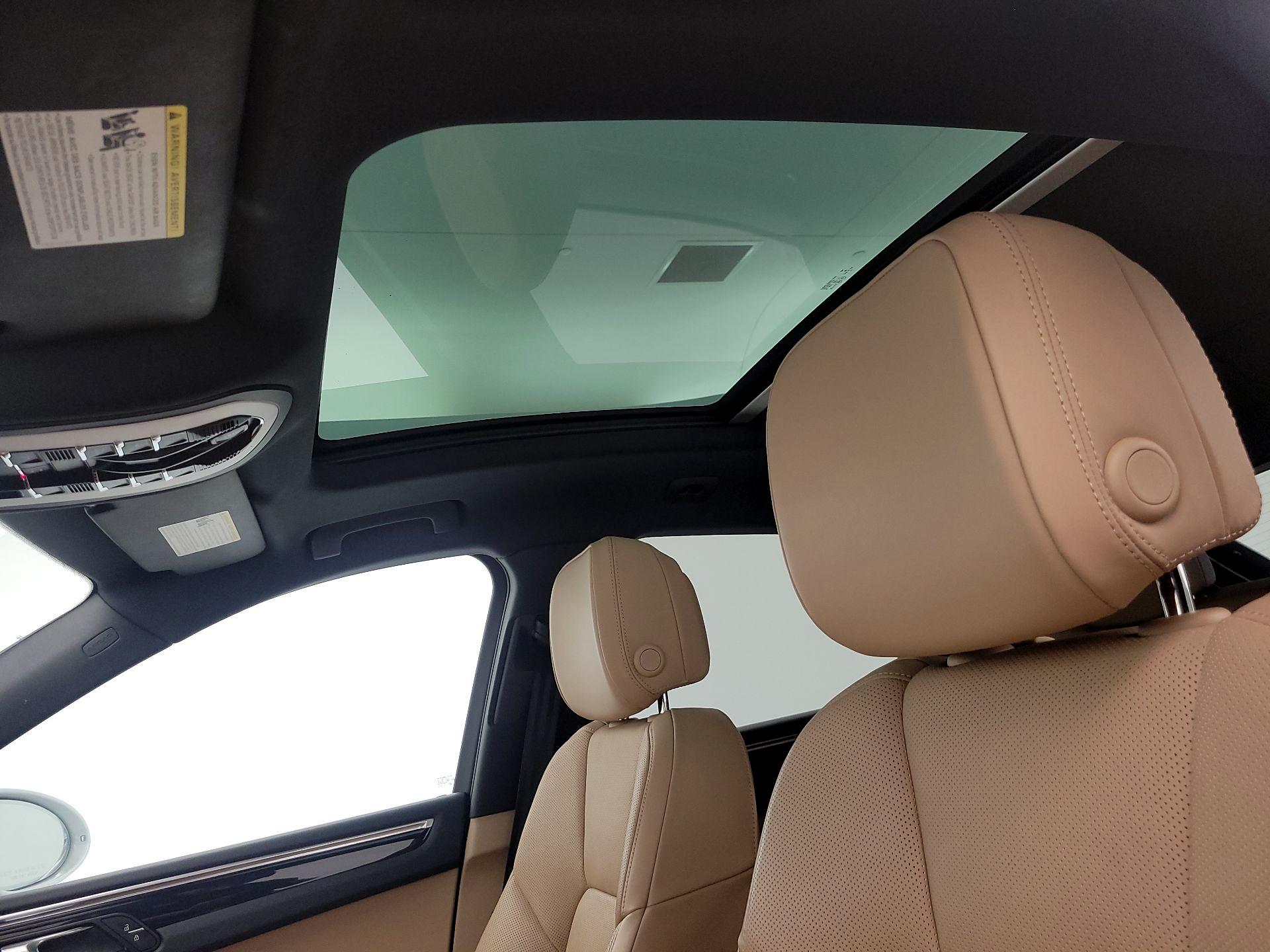 Thumbnail: 2023 Porsche Macan - 20