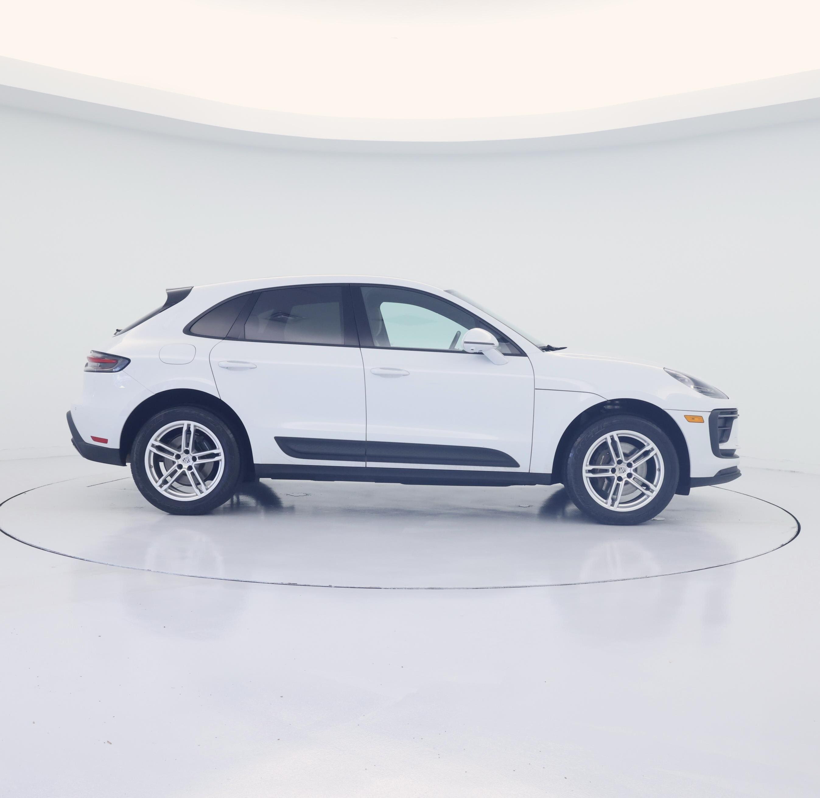 Thumbnail: 2023 Porsche Macan - 7