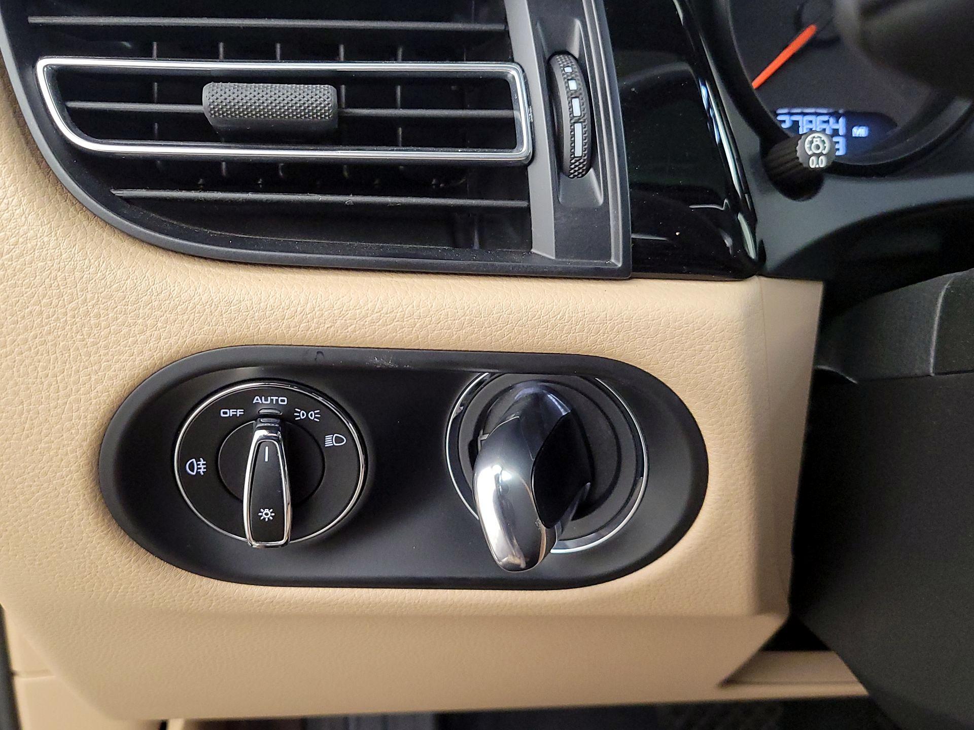 Thumbnail: 2021 Porsche Macan - 13