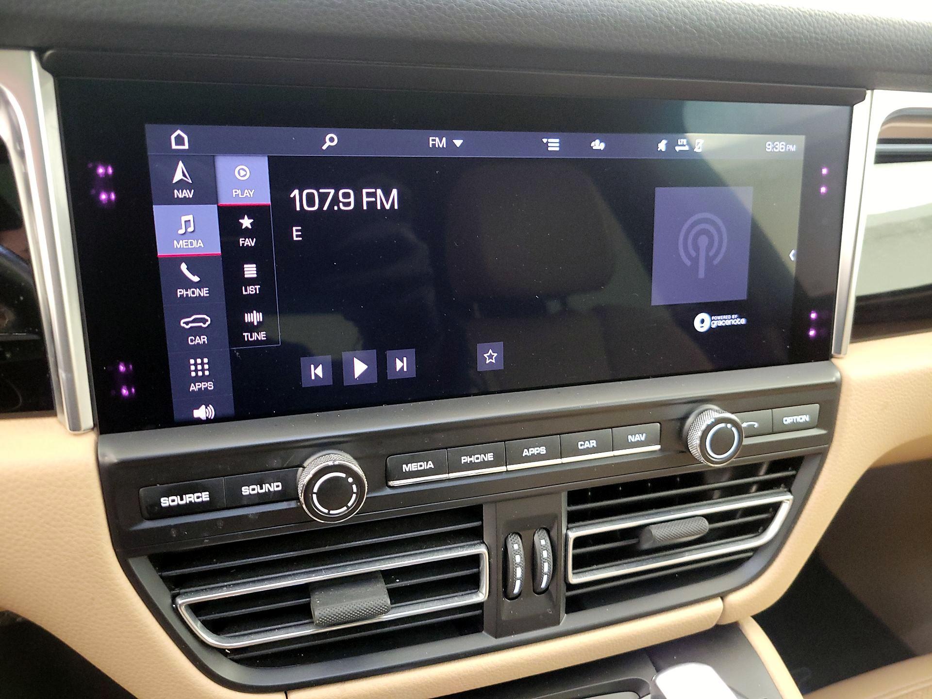 Thumbnail: 2021 Porsche Macan - 16